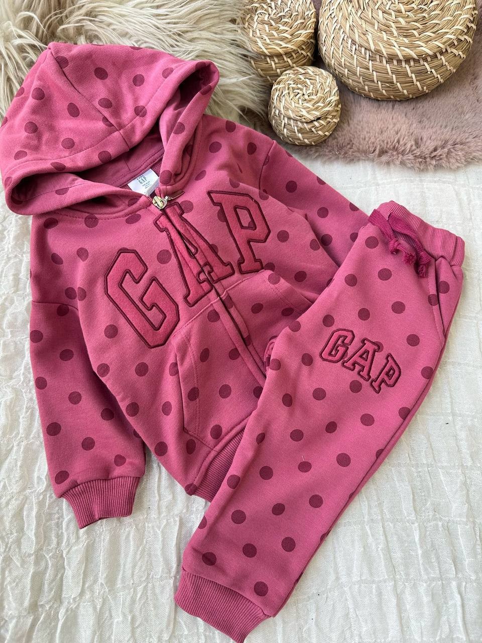 GAP Pembe Hırkalı Takım image