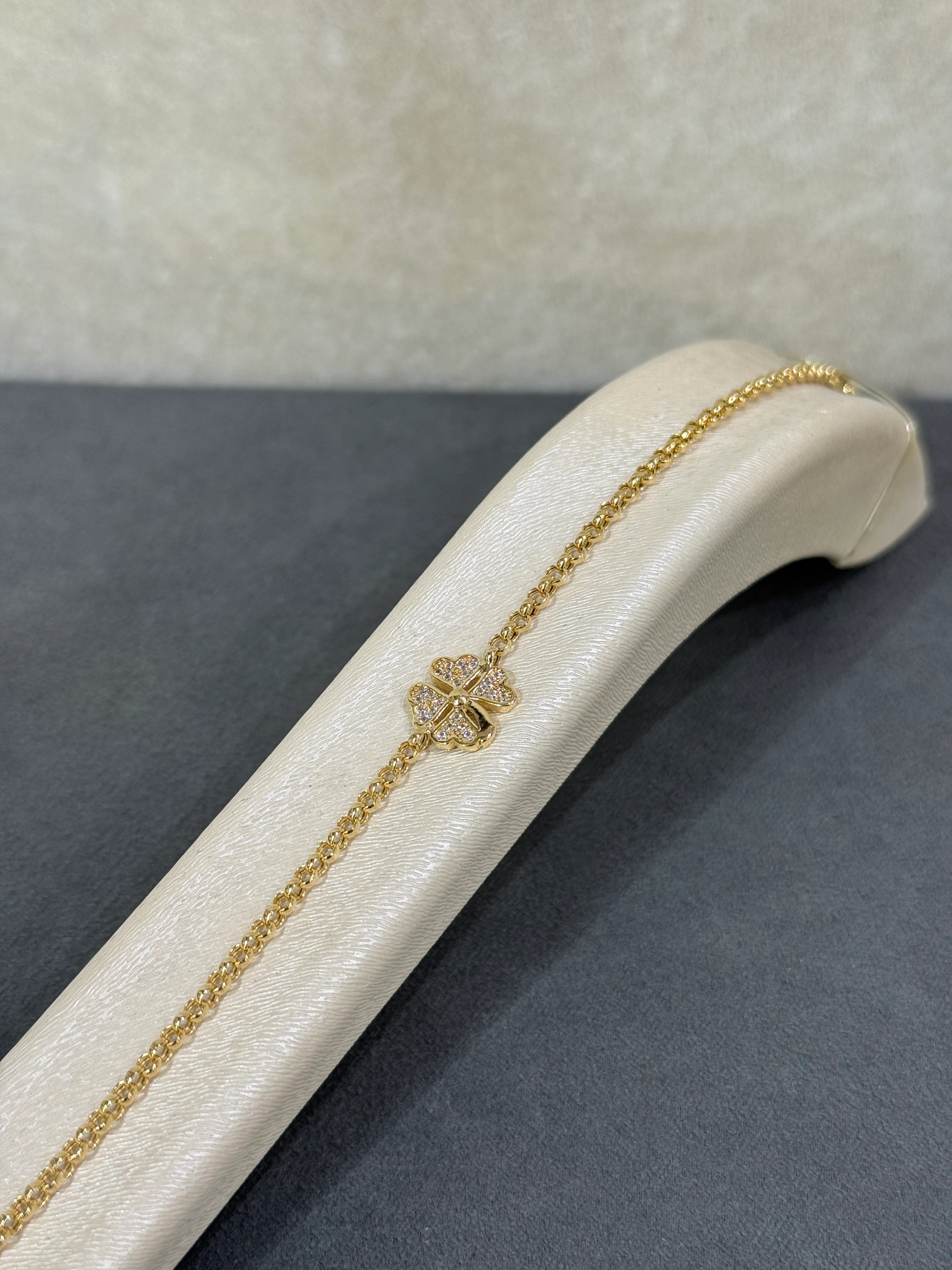 8 AYAR ALTIN DOÇ ZİNCİRLİ DÖRT YAPRAKLI YONCA BİLEKLİK