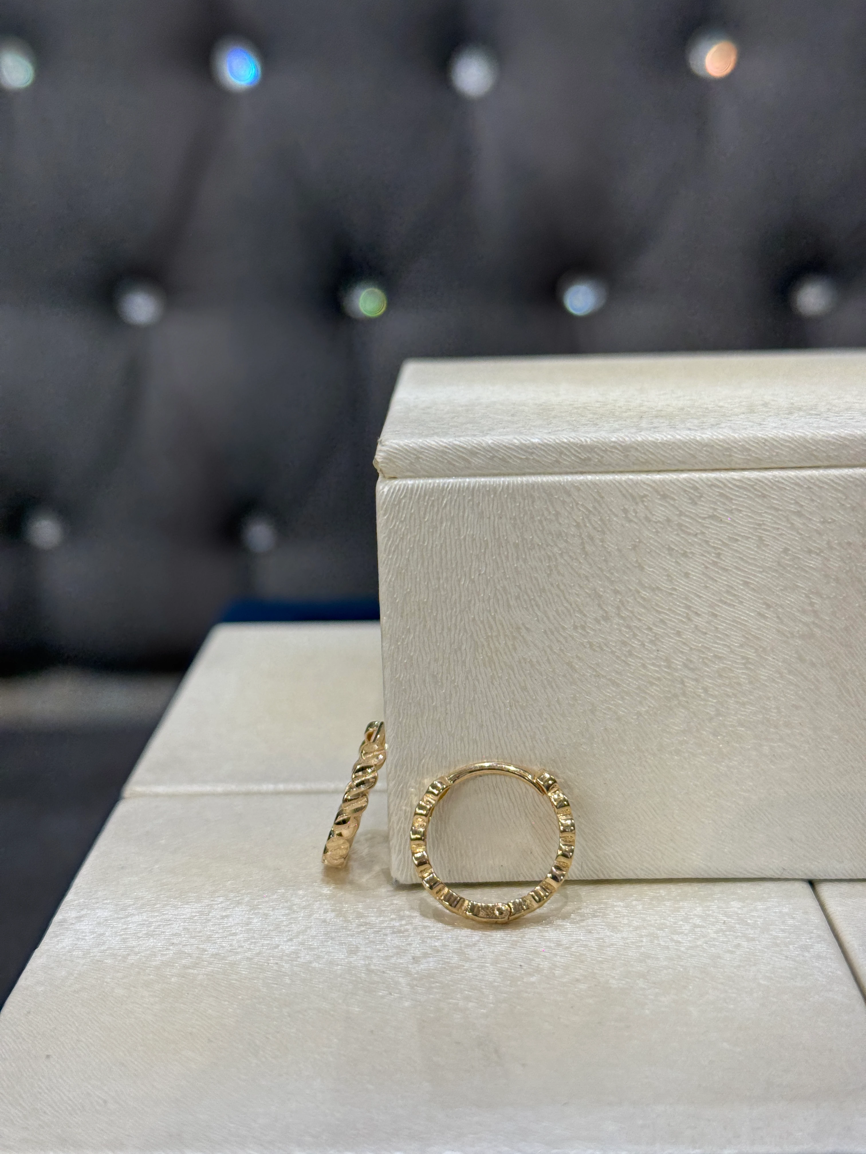 8 AYAR ALTIN TOP DETAYLI HALKA KÜPE