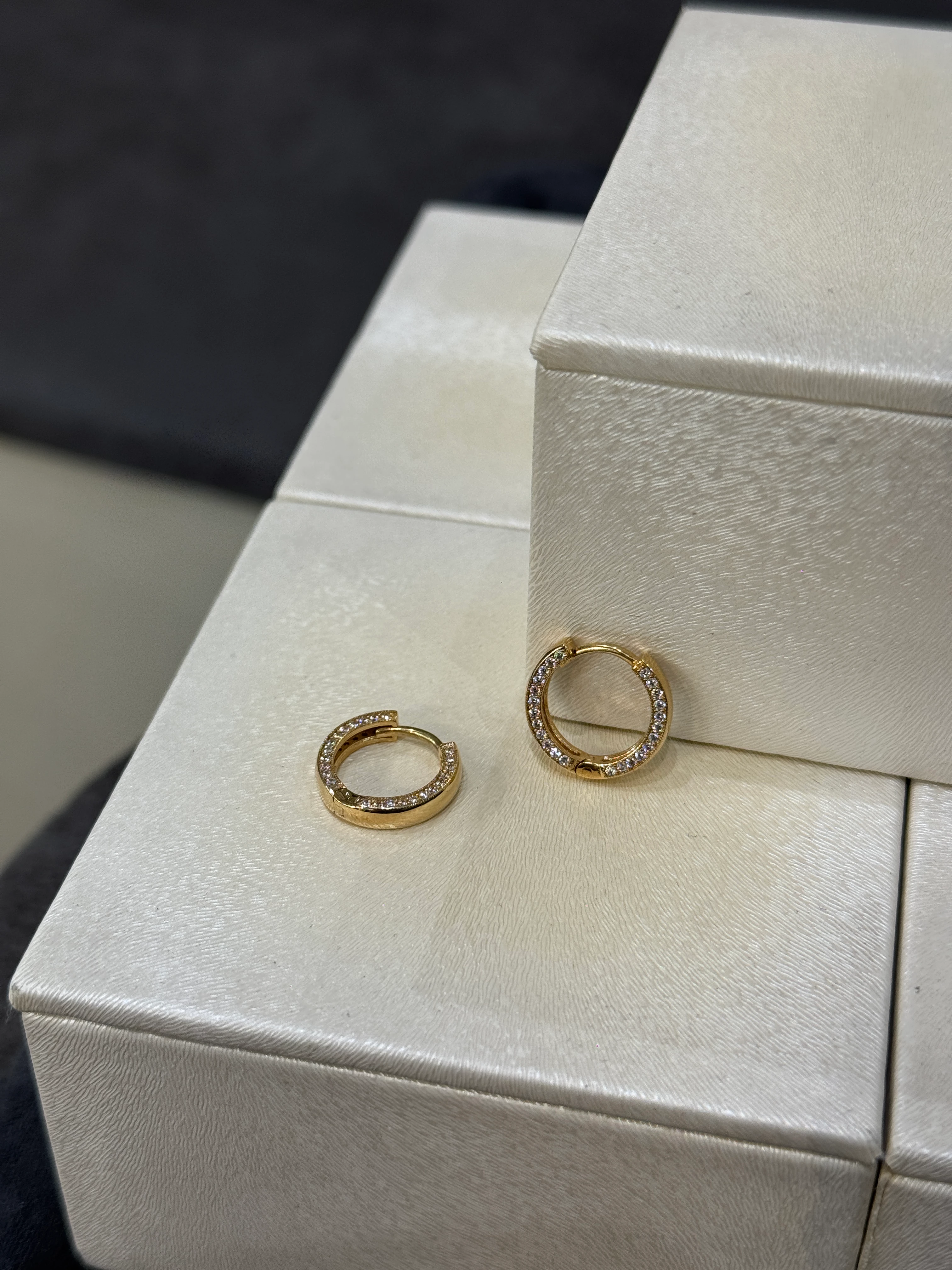 8 AYAR ALTIN TAŞLI GİZLİ KİLİT HALKA KÜPE