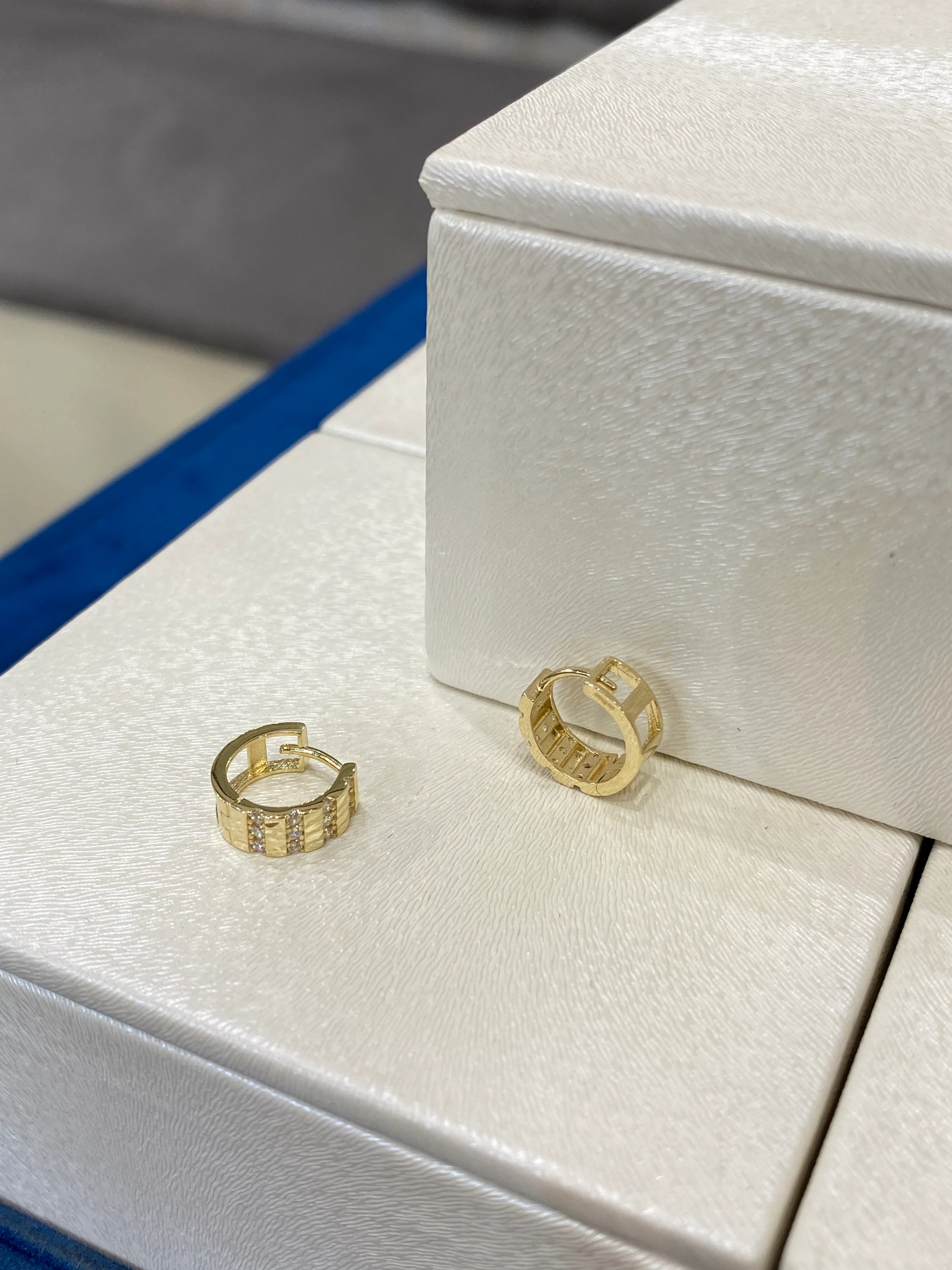 14 AYAR ALTIN KALEMLİ TAŞLI GİZLİ KİLİT HALKA KÜPE (küçük boy)