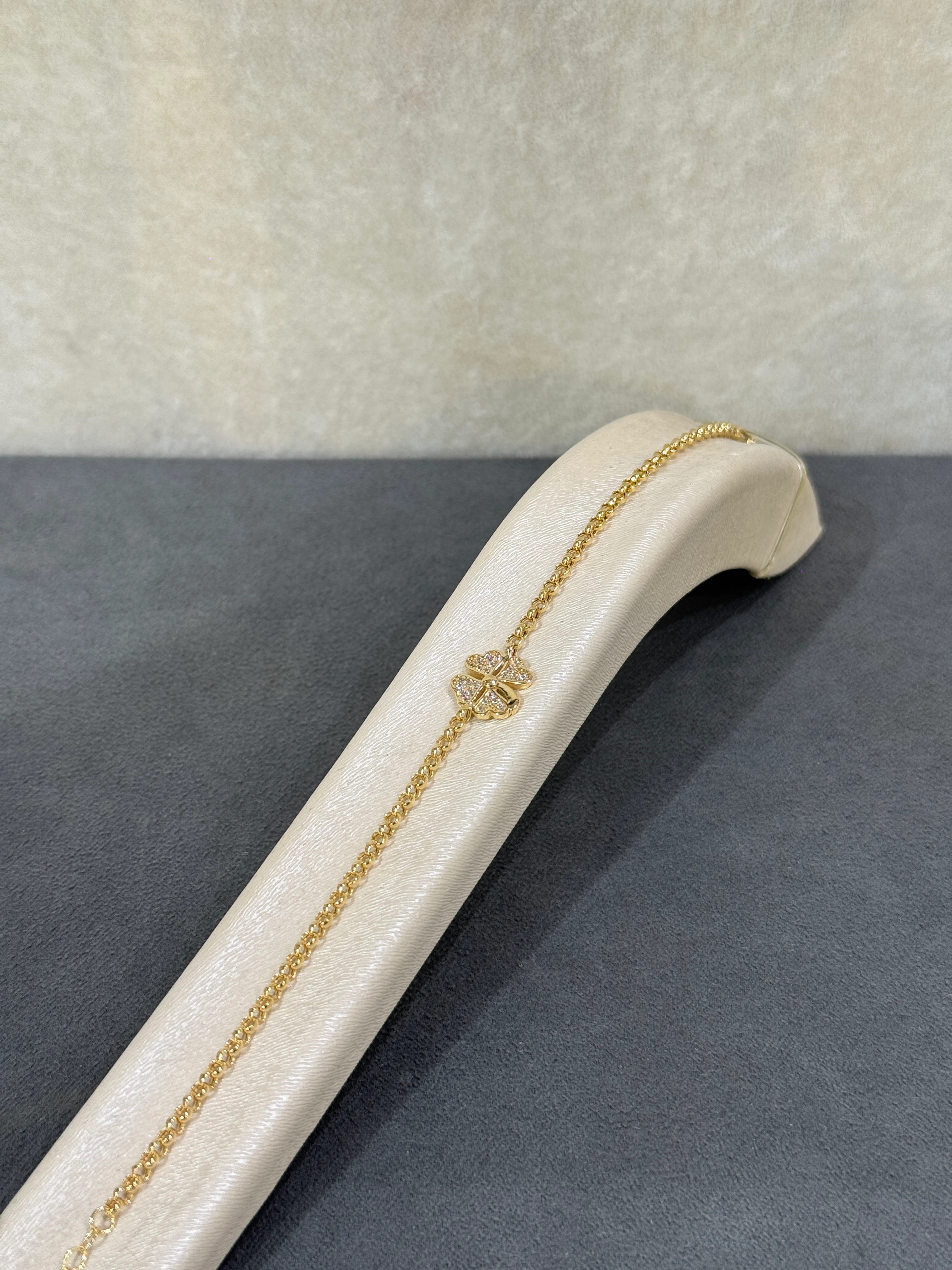 8 AYAR ALTIN DOÇ ZİNCİRLİ DÖRT YAPRAKLI YONCA BİLEKLİK