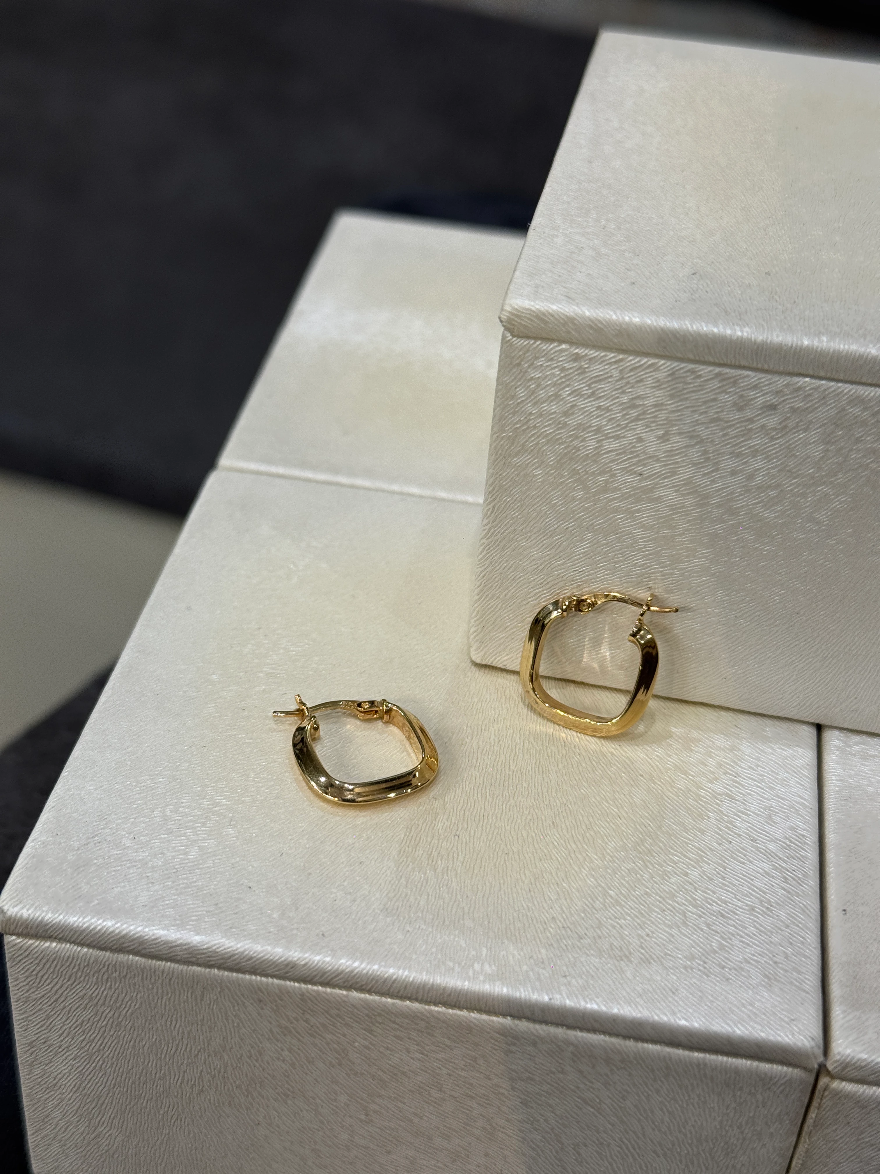 8 AYAR ALTIN PARLAK KARE HALKA KÜPE