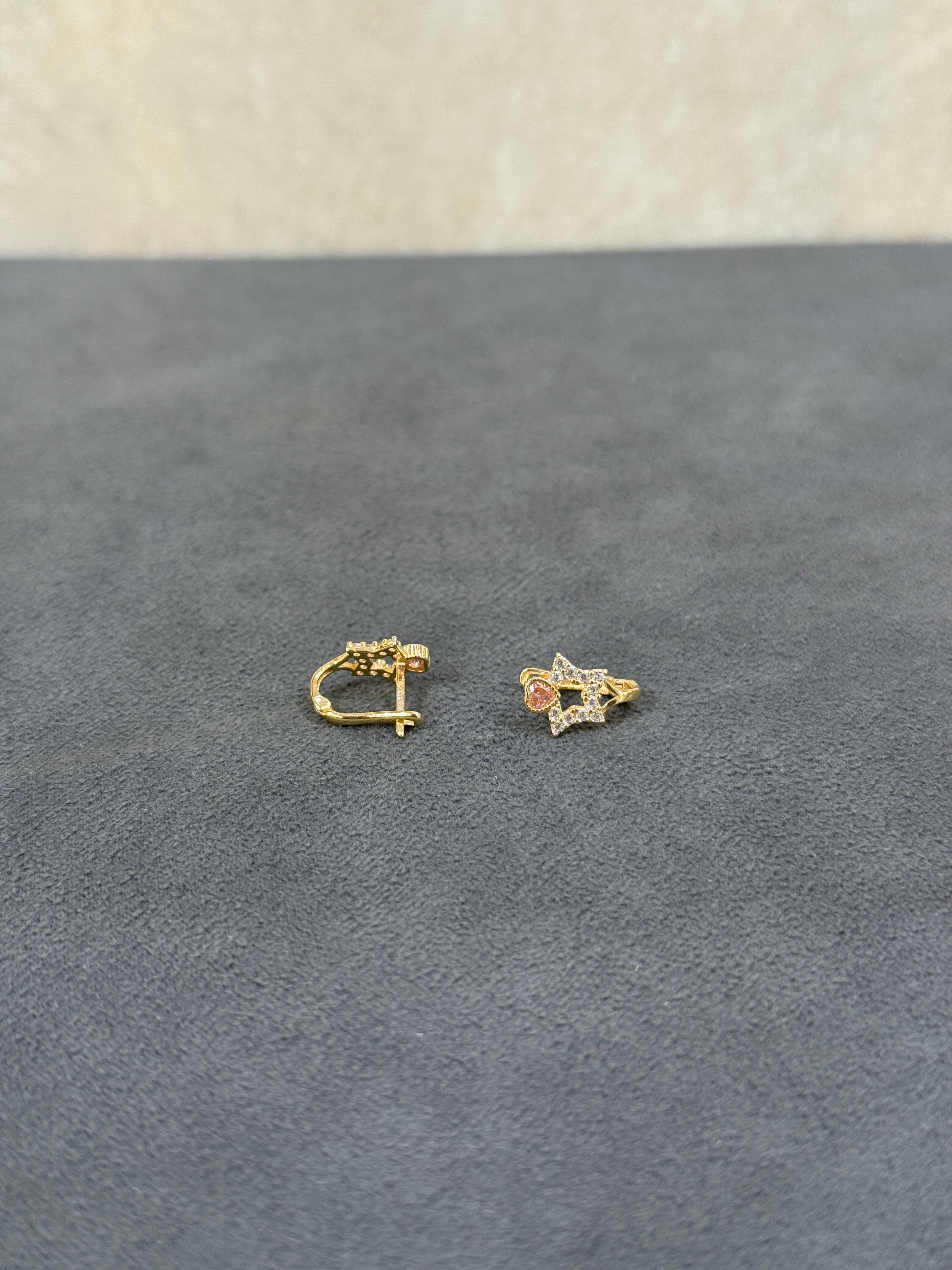 8 AYAR ALTIN PEMBE TAŞLI YILDIZ MODEL ÇOCUK KÜPESİ