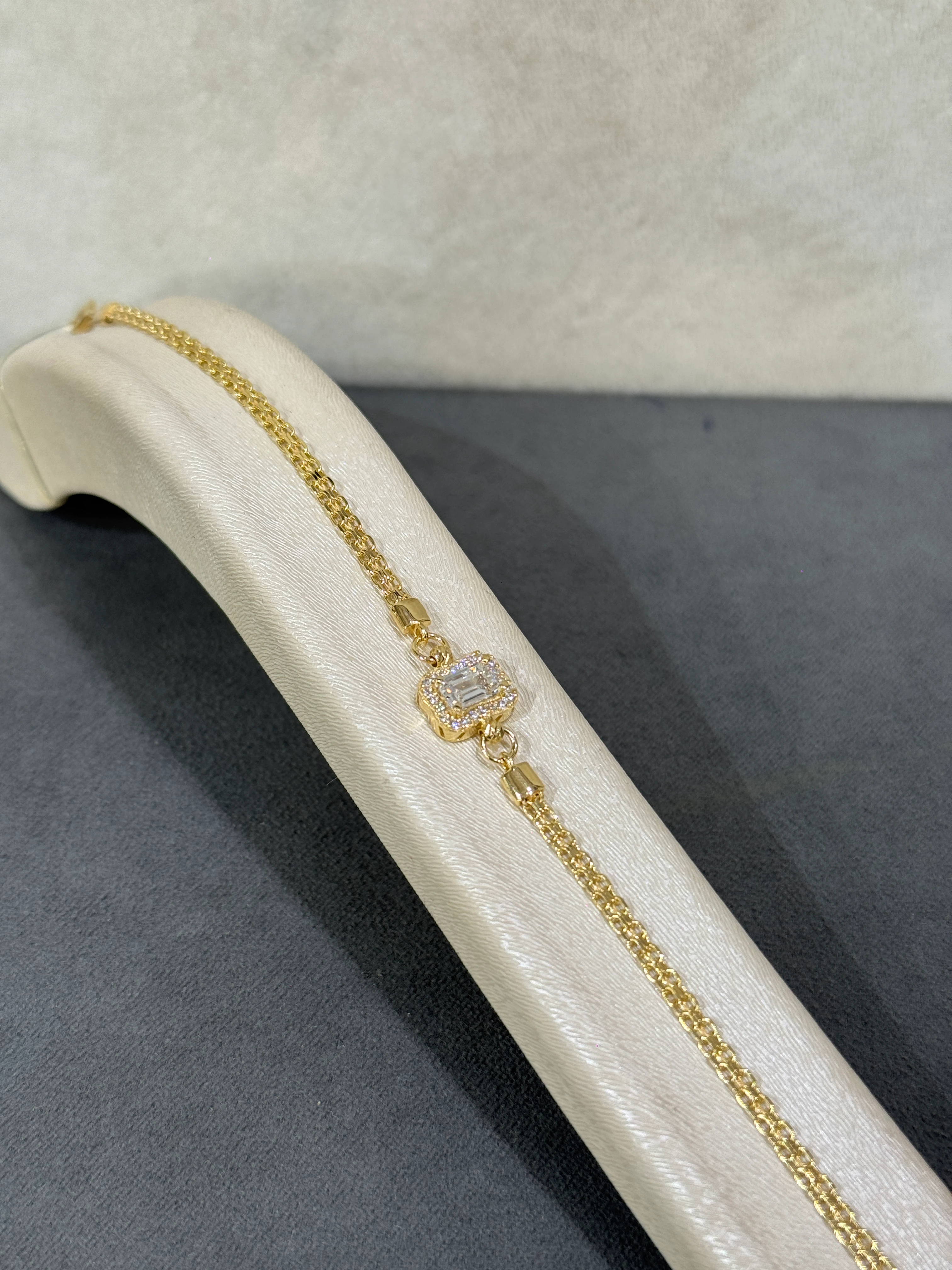 8 AYAR ALTIN BAGET TAŞLI BİLEKLİK