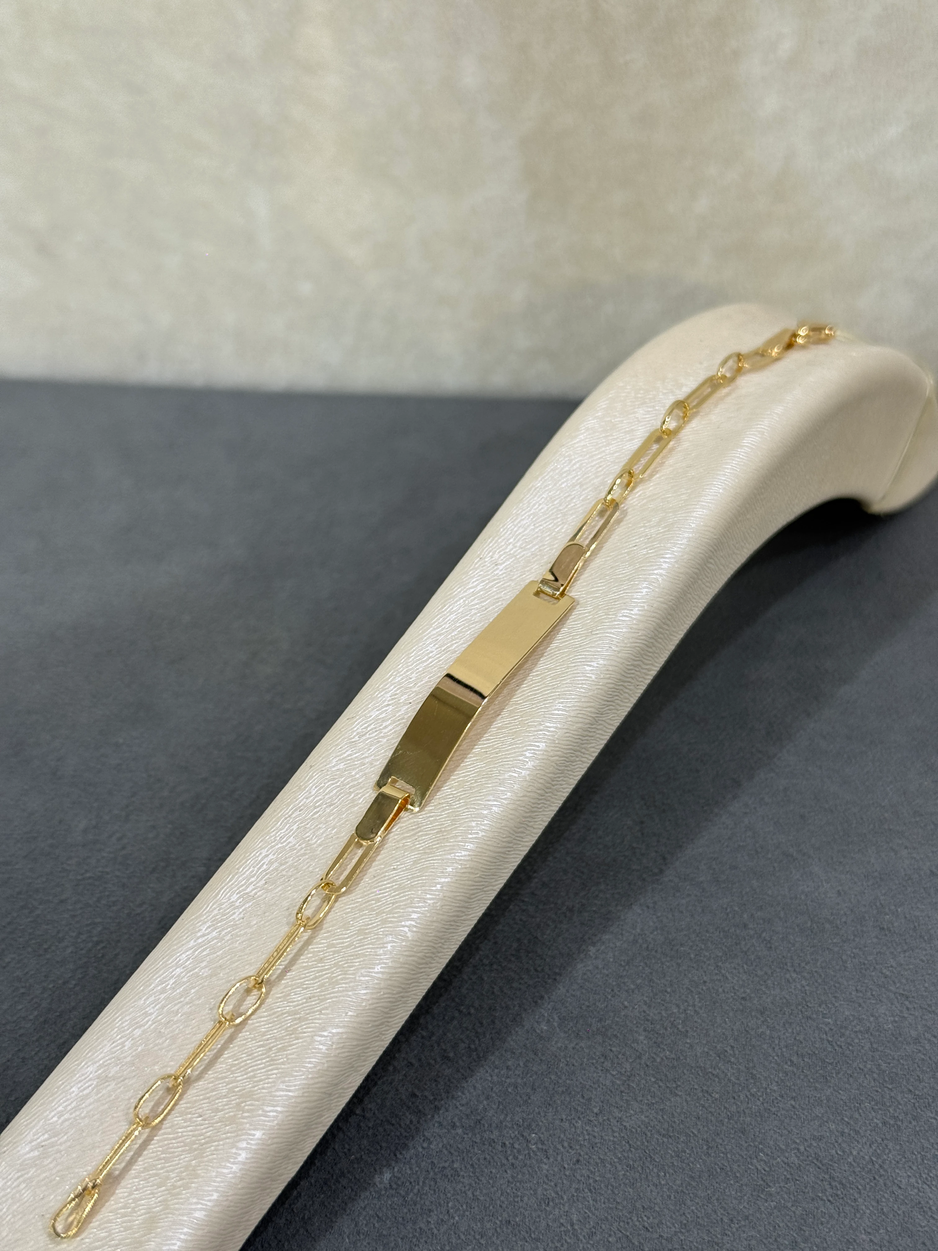 8 AYAR ALTIN ATAÇ ZİNCİRLİ İSİM YAZILABİLEN ÇOCUK BİLEKLİĞİ