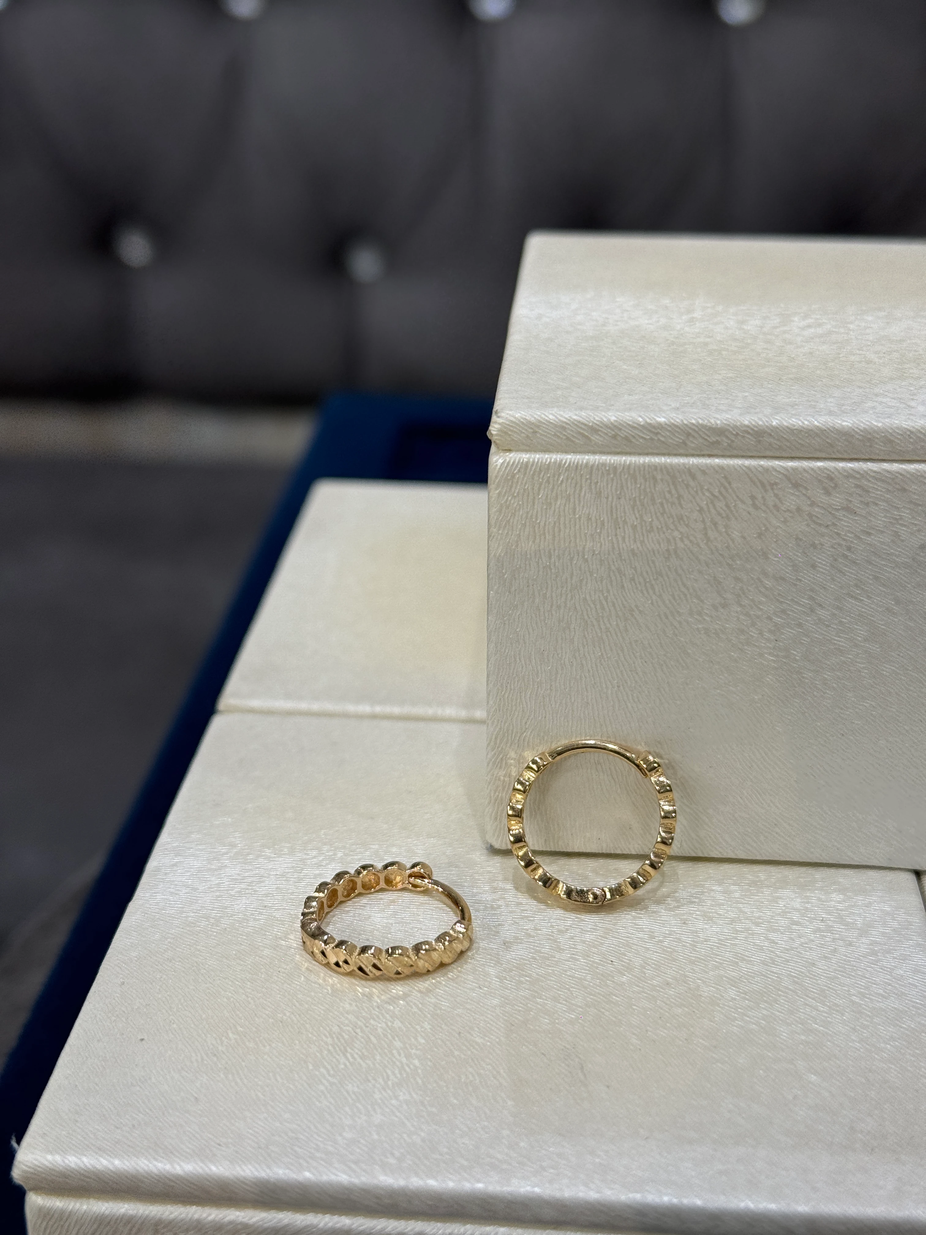 8 AYAR ALTIN TOP DETAYLI HALKA KÜPE