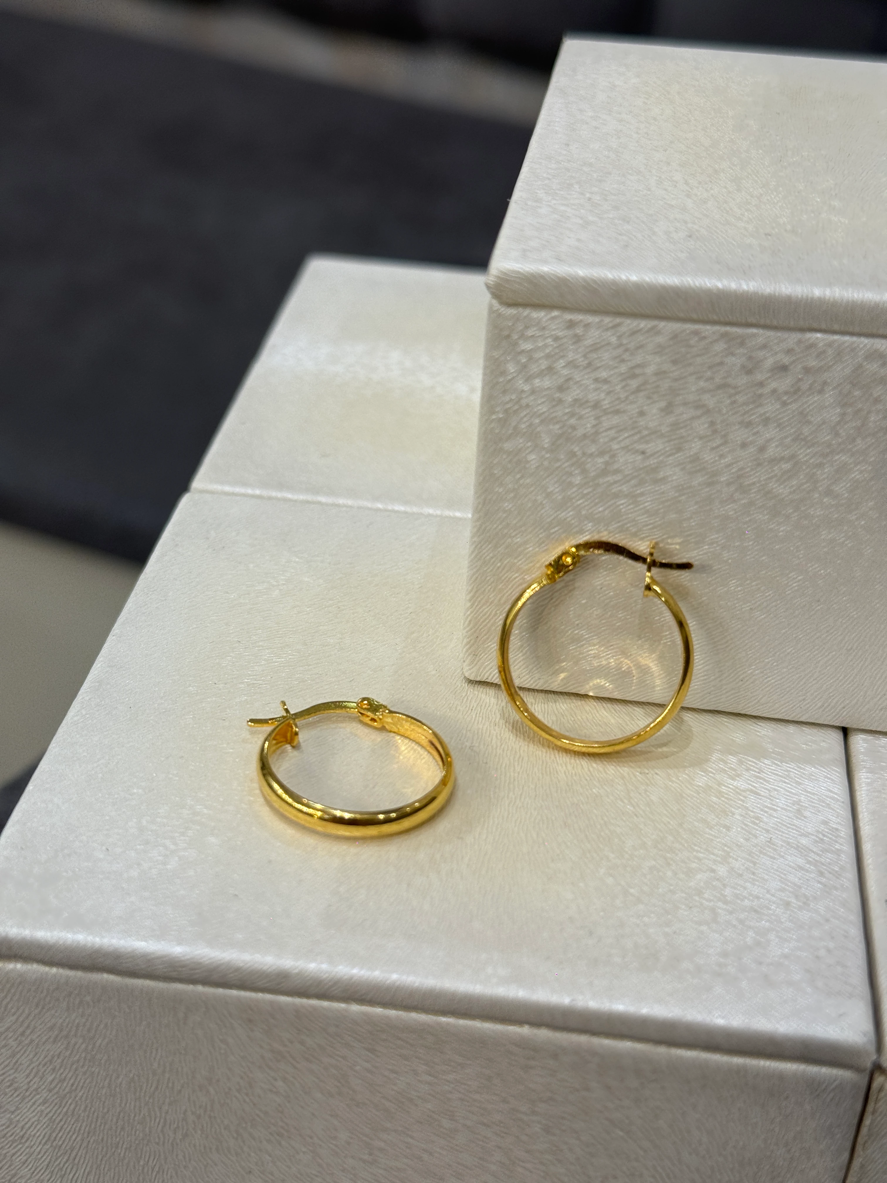 8 AYAR ALTIN BOMBELİ HALKA KÜPE