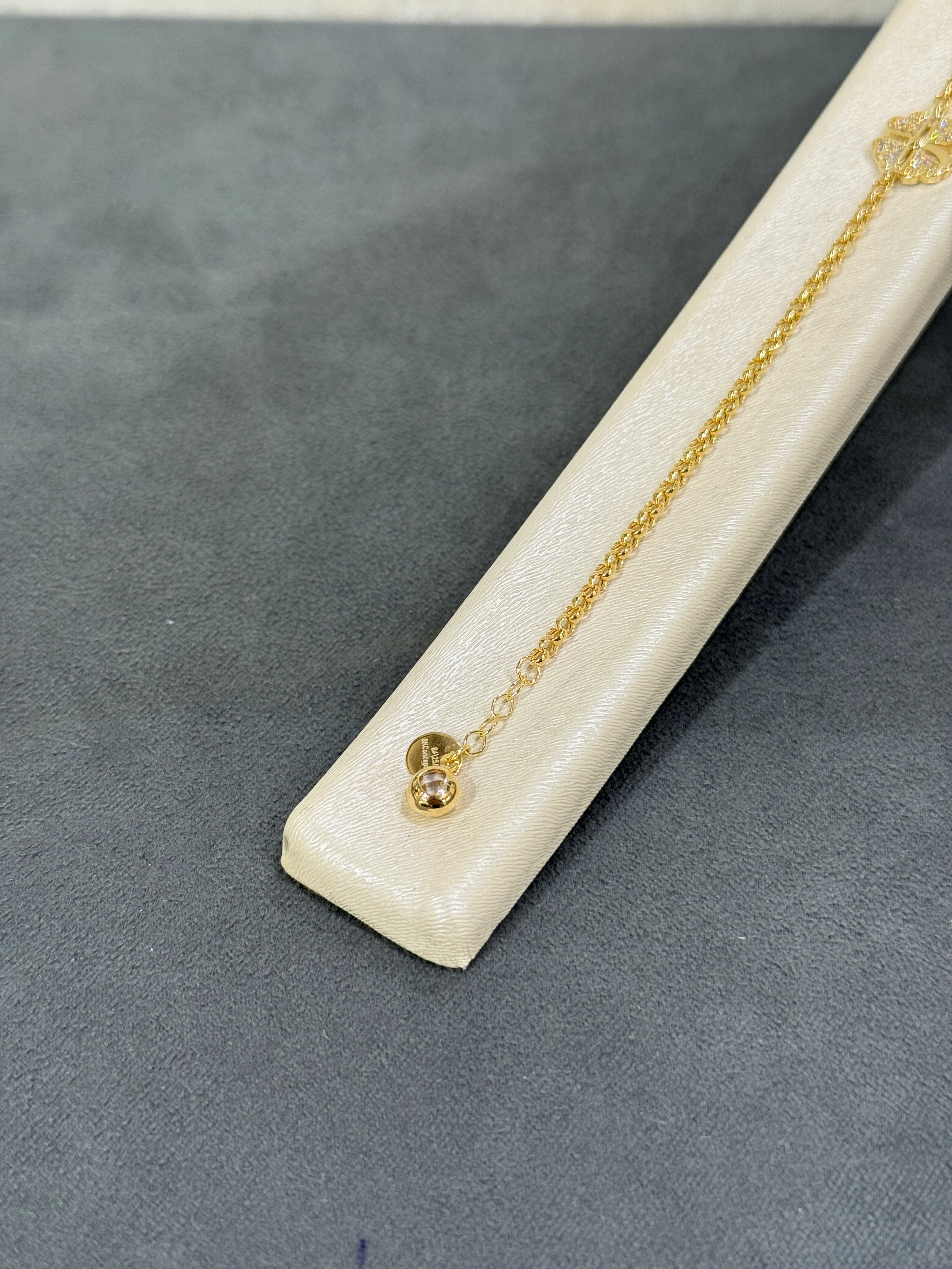 8 AYAR ALTIN DOÇ ZİNCİRLİ DÖRT YAPRAKLI YONCA BİLEKLİK