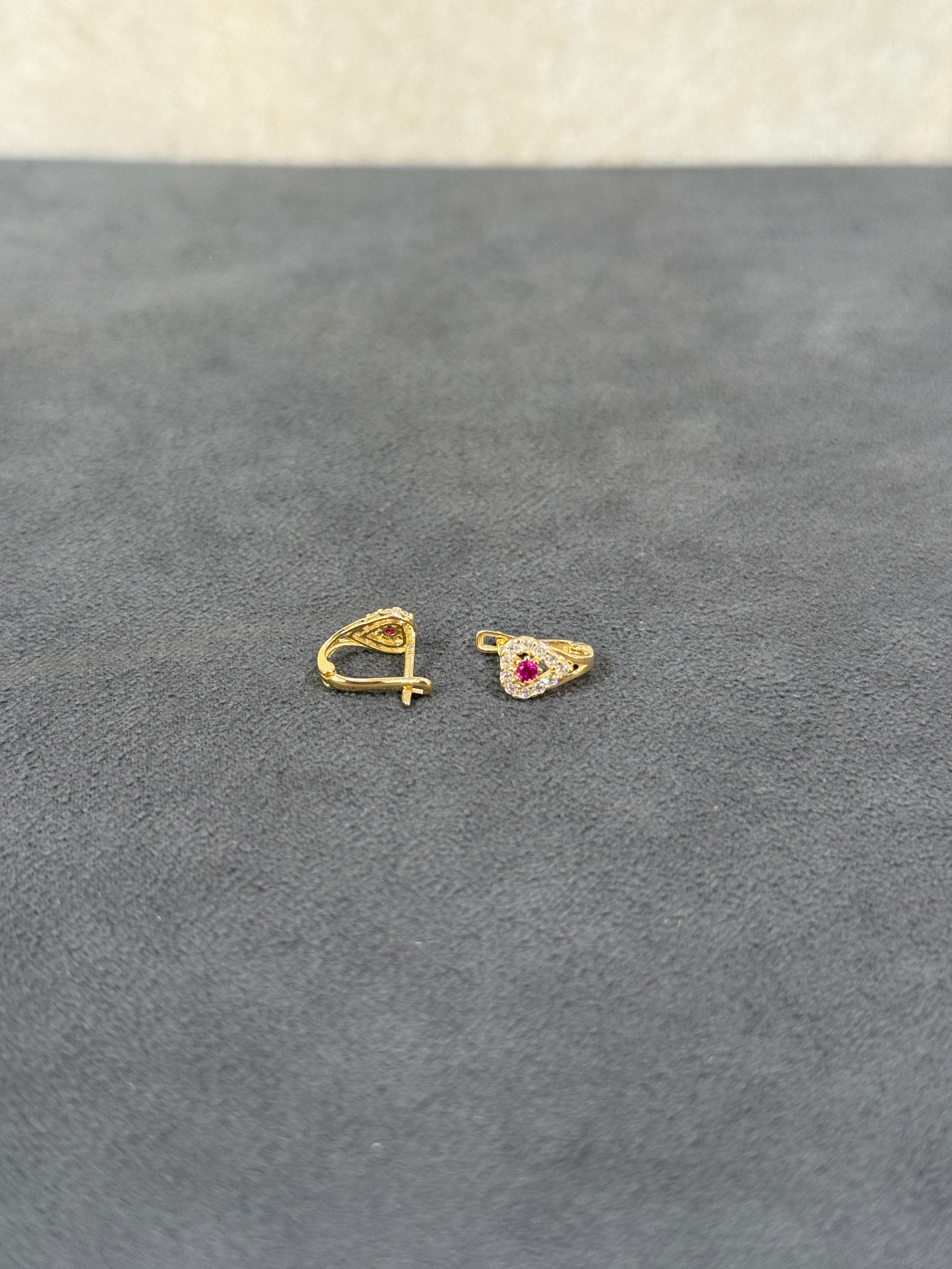 8 AYAR ALTIN PEMBE TAŞLI ÇOCUK KÜPESİ