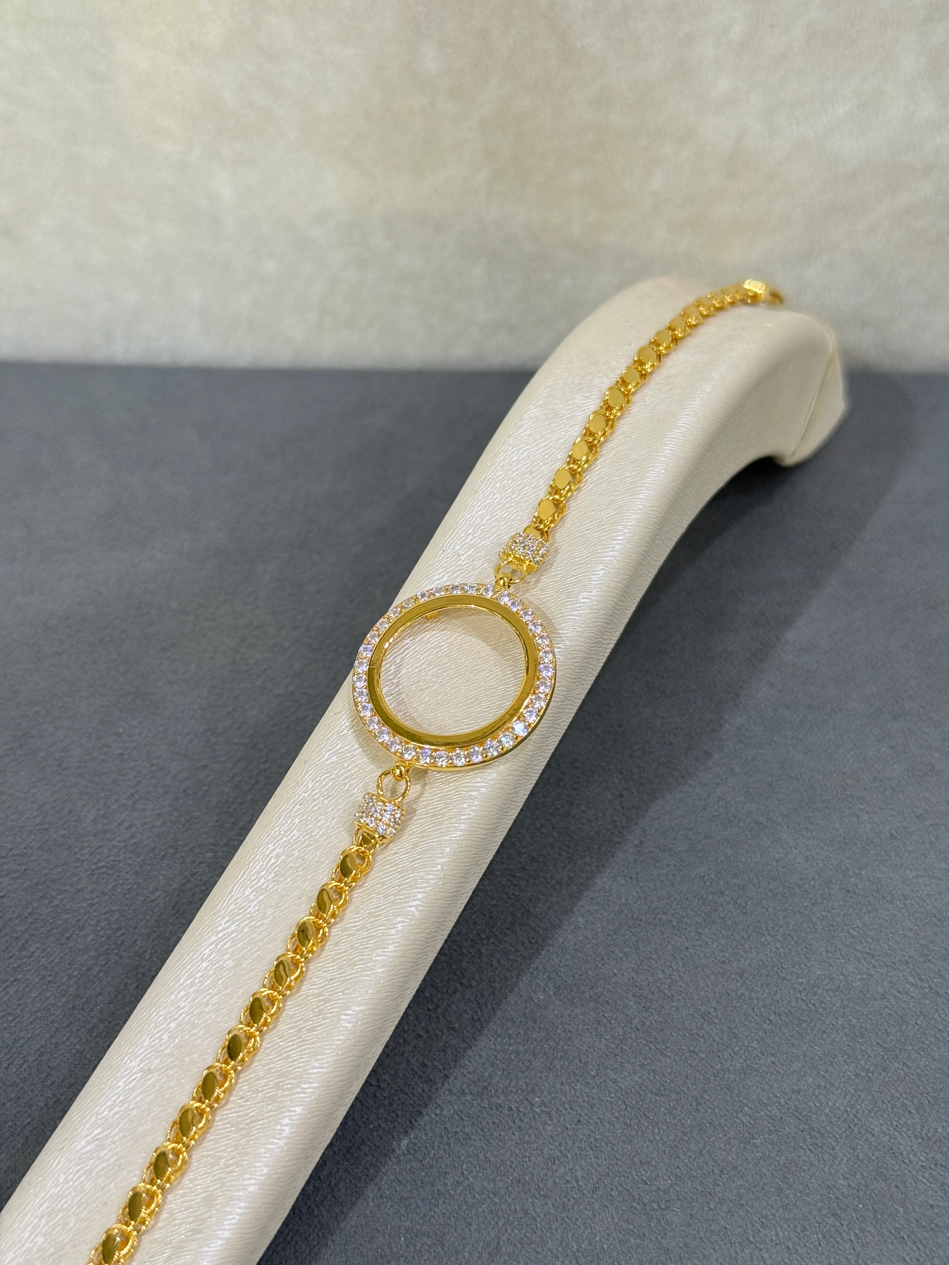 8 AYAR ALTIN PULLU ZİNCİRLİ ÇEYREKLİK BİLEKLİK