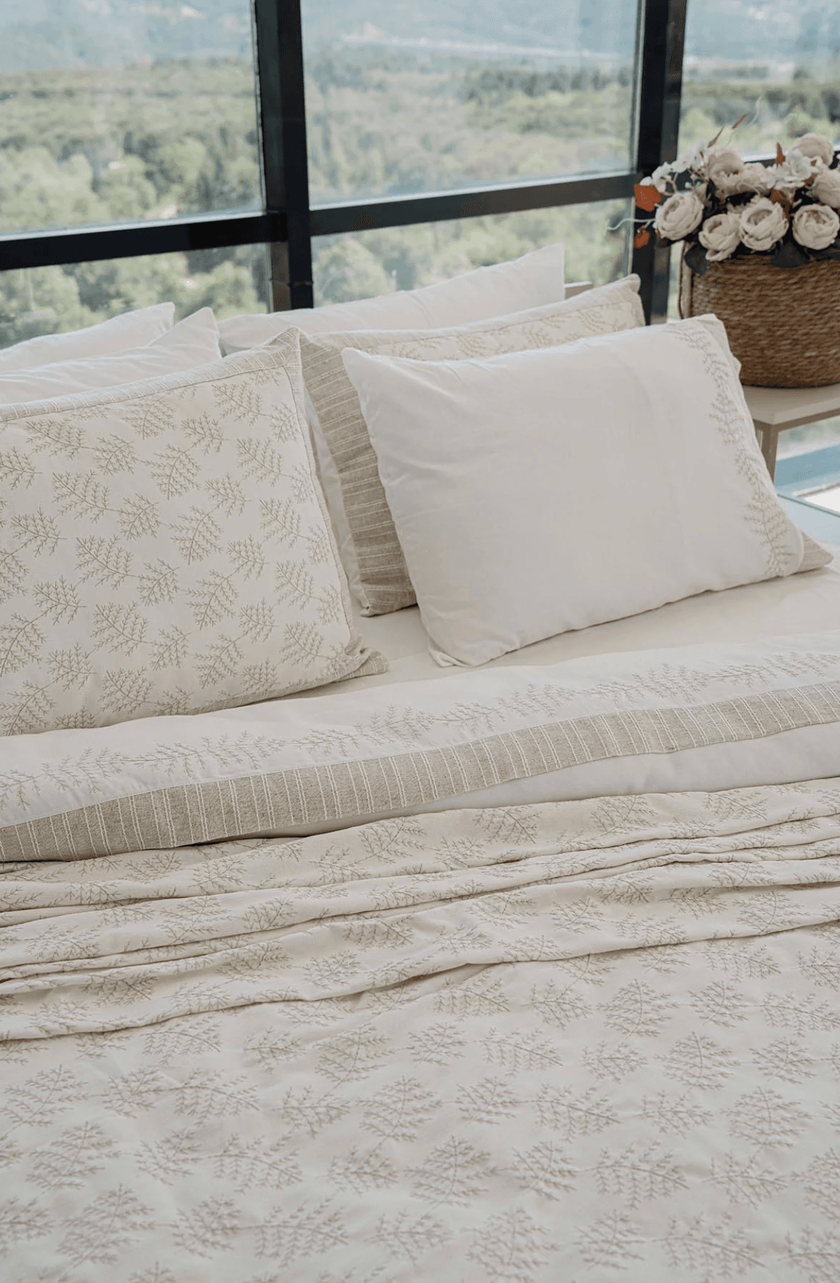 Nazik Home - Arista Yaprak İşlemeli Çift Kişilik 9 Parça Nevresim + Pike Set