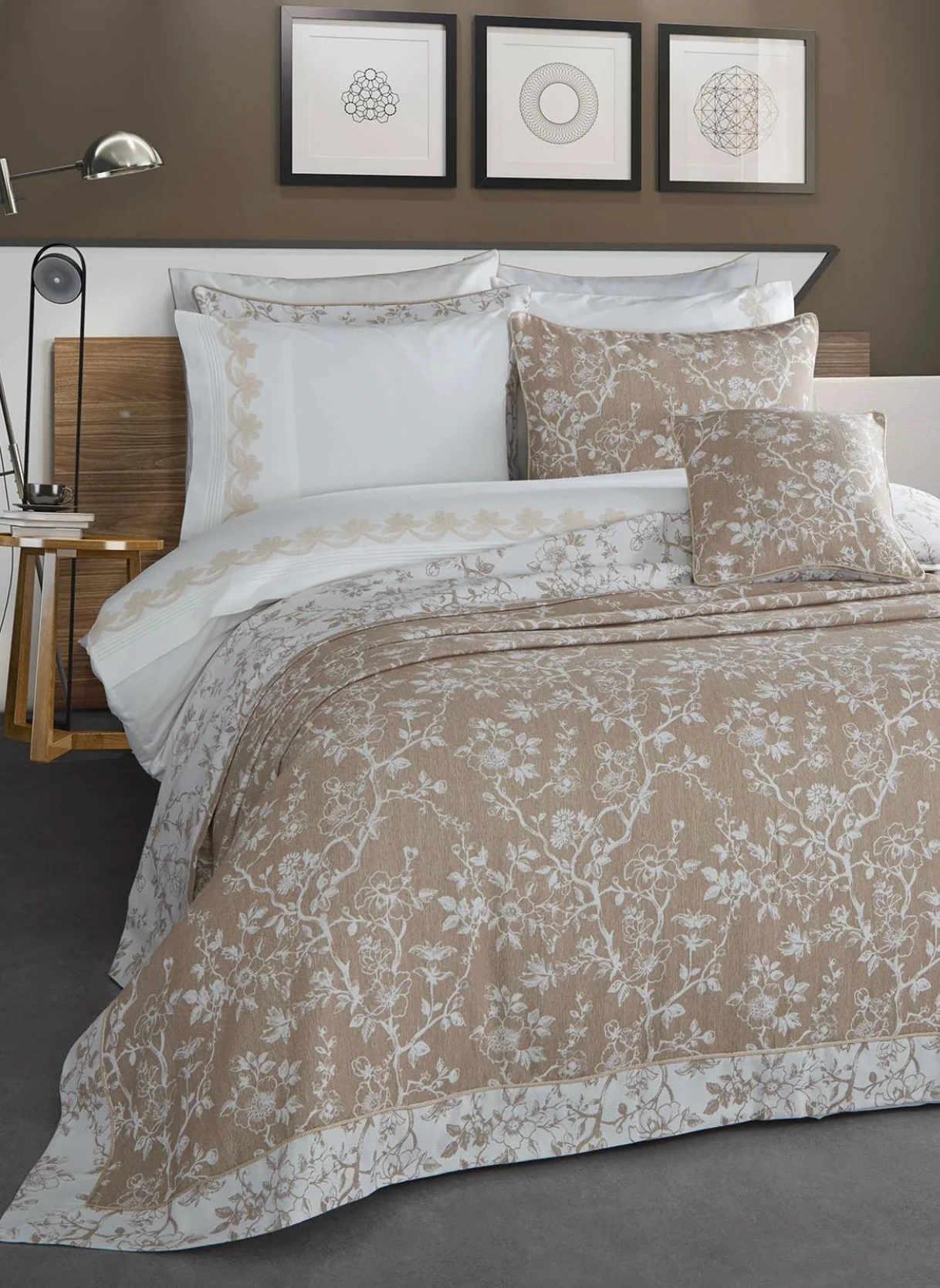 Nazik Home - Dante Çiçek Nakışlı Çift Kişilik 10 Parça Nevresim + Pike Set