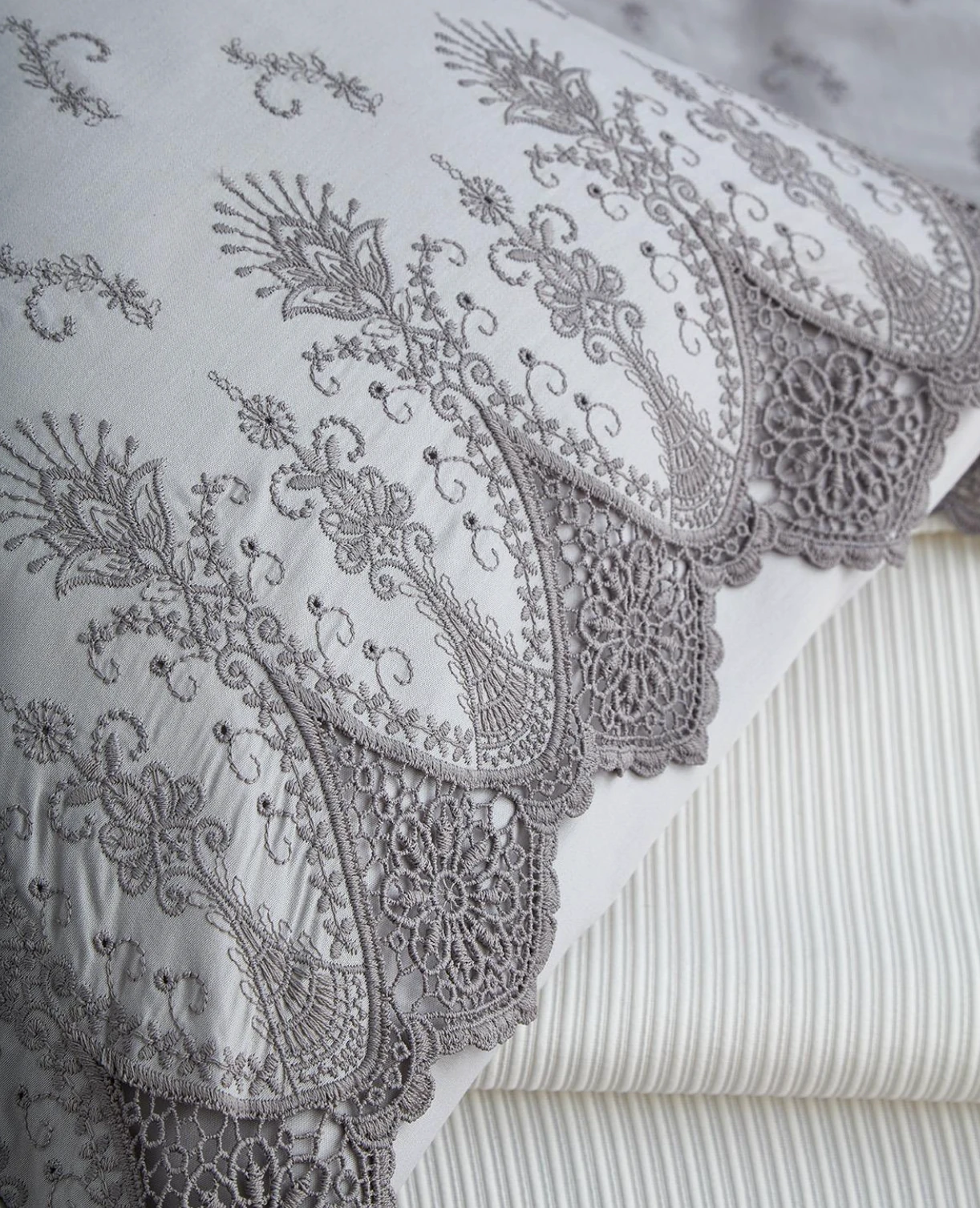 Nazik Home - Emma Dantelli Çift Kişilik 7 Parça Nevresim + Pike Set