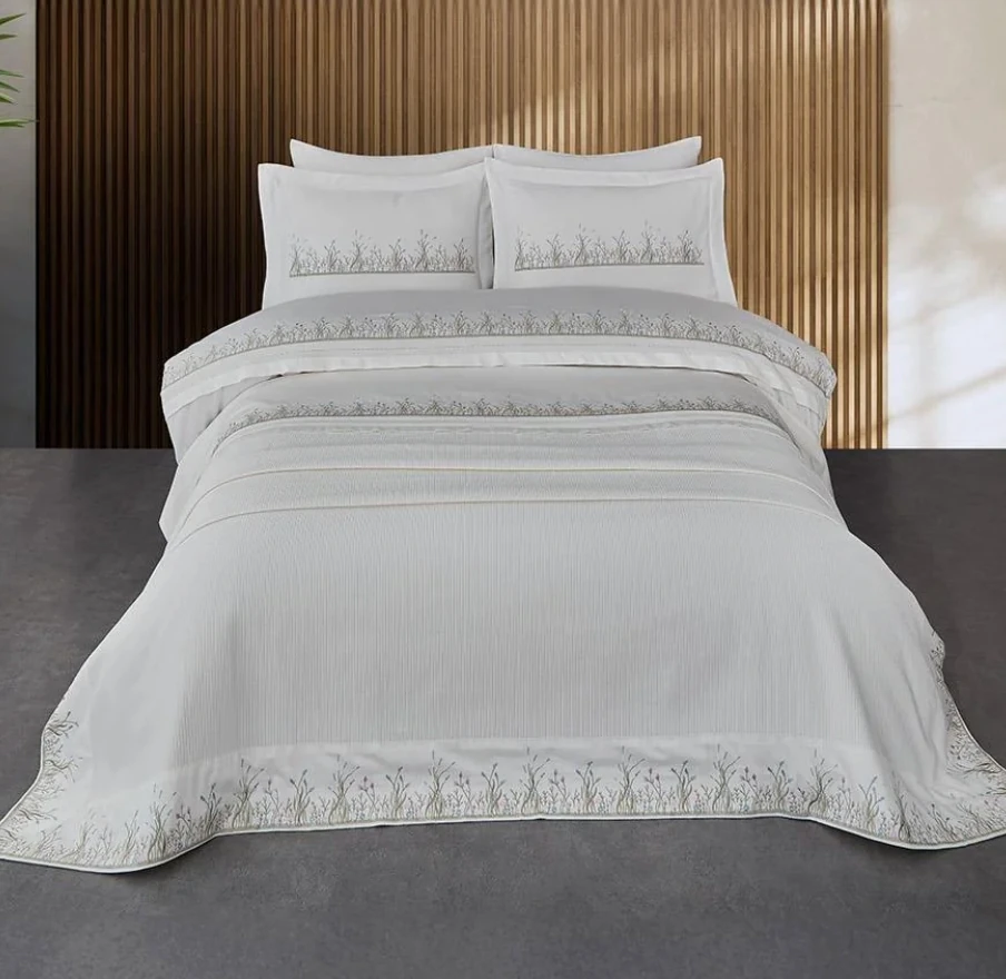 Nazik Home - Masal İşlemeli Çift Kişilik 7 Parça Nevresim + Pike Set