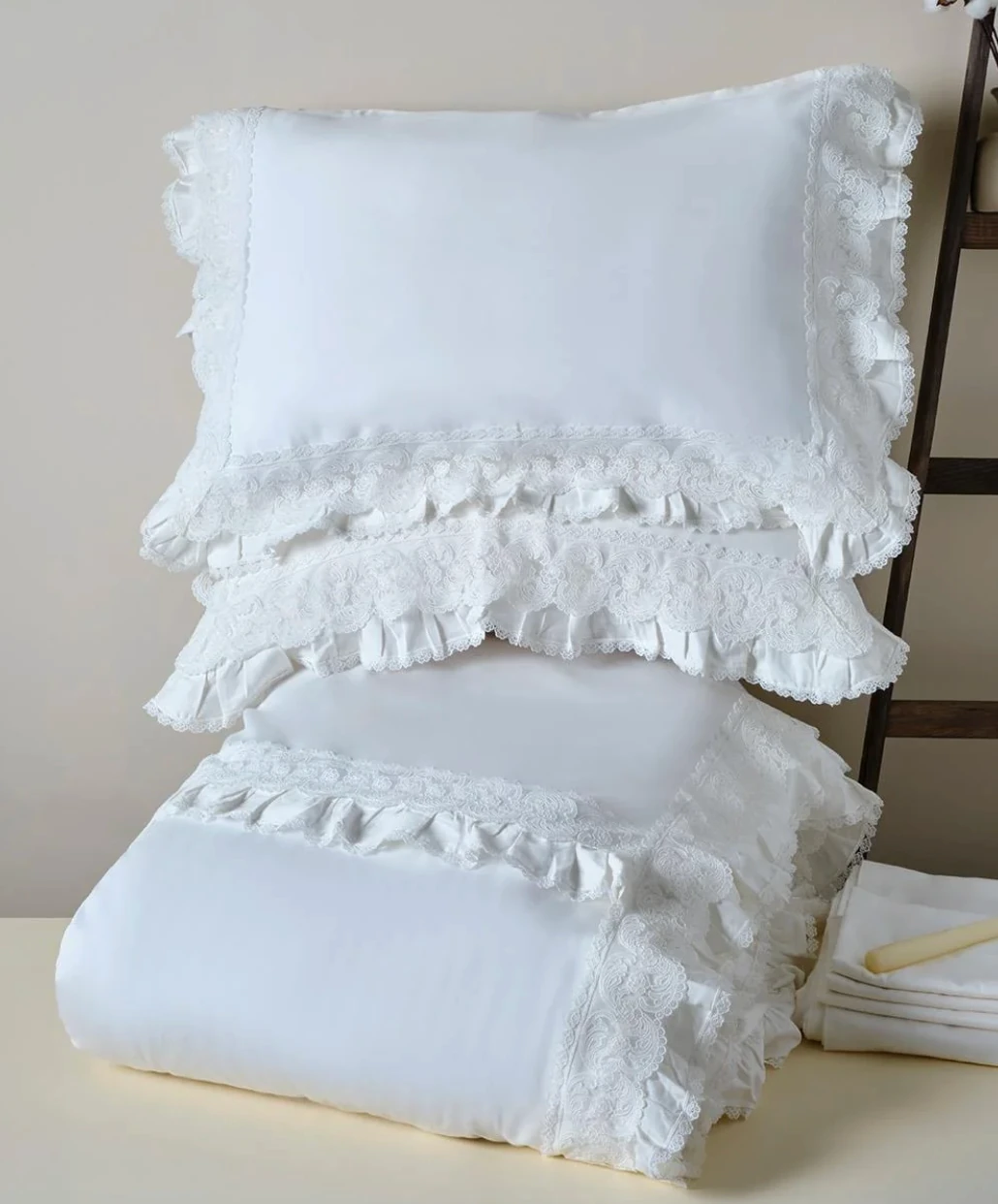 Nazik - Helen Dantelli Organik Pamuk Saten Çift Kişilik Nevresim Takımı