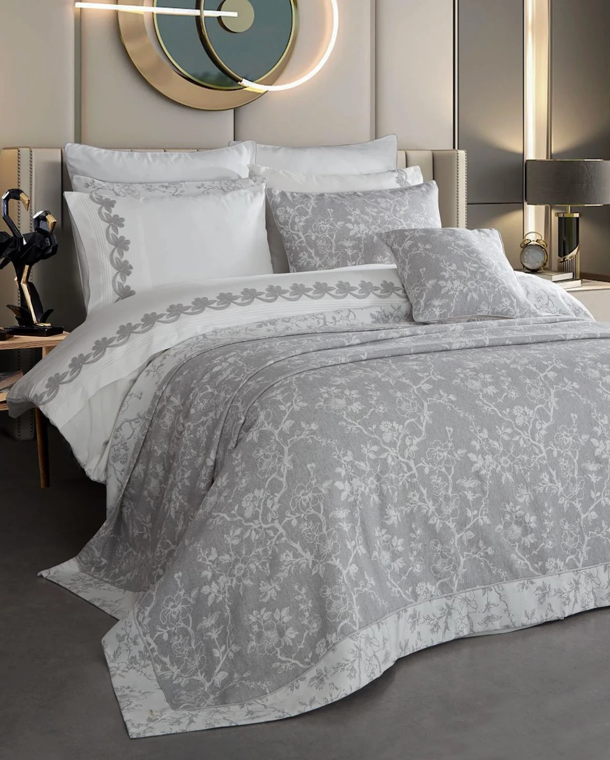 Nazik Home - Dante Çiçek Nakışlı Çift Kişilik 10 Parça Nevresim + Pike Set