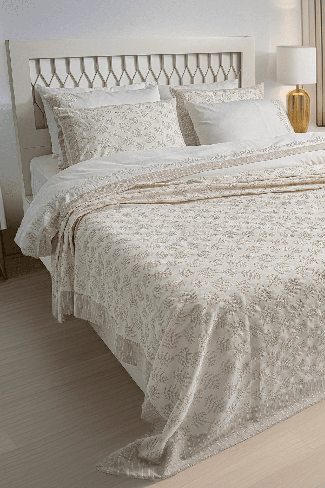 Nazik Home - Arista Yaprak İşlemeli Çift Kişilik 9 Parça Nevresim + Pike Set main variant image