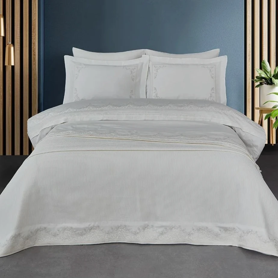 Nazik Home - Yakut İşlemeli Çift Kişilik 7 Parça Nevresim + Pike Set