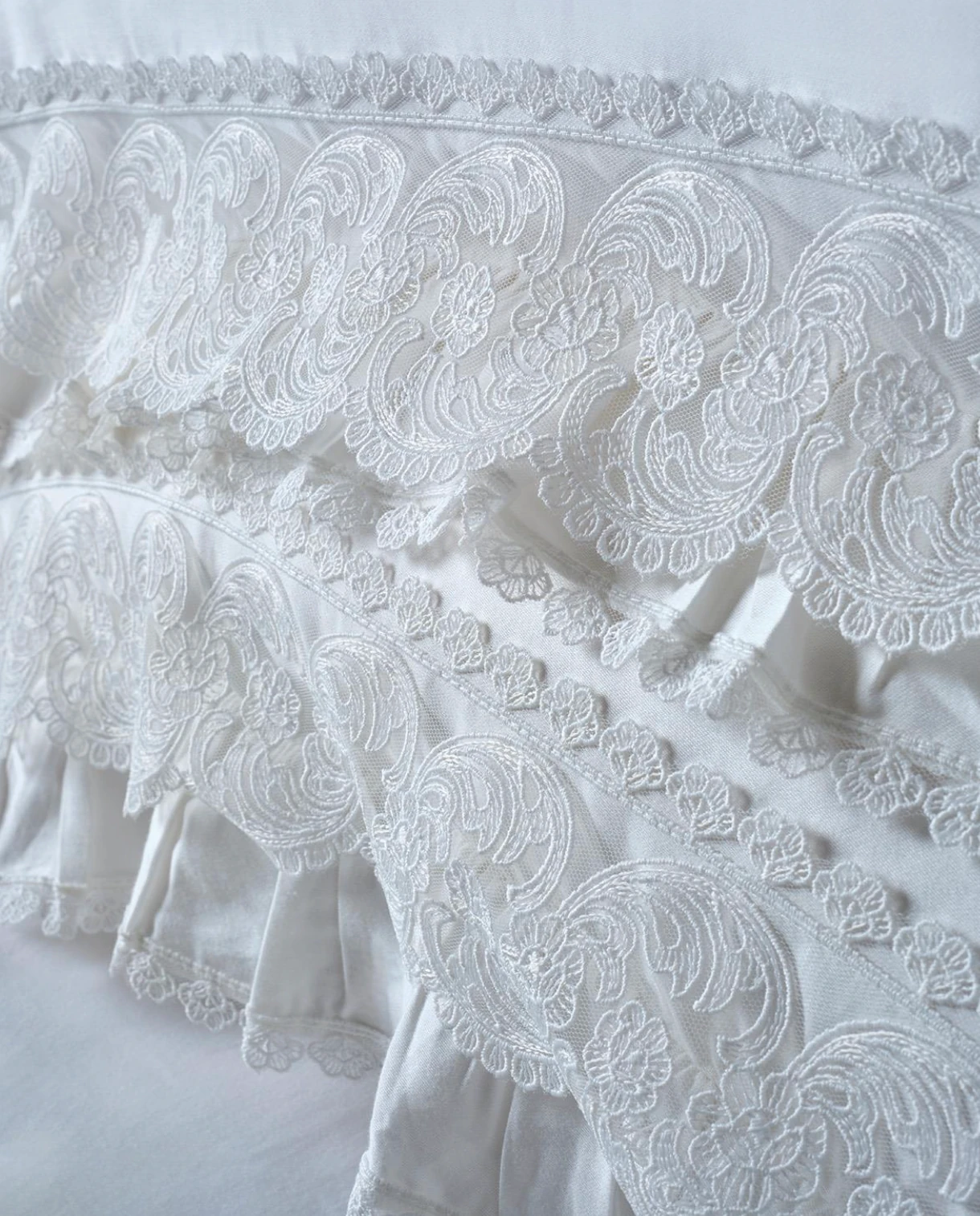 Nazik - Helen Dantelli Organik Pamuk Saten Çift Kişilik Nevresim Takımı