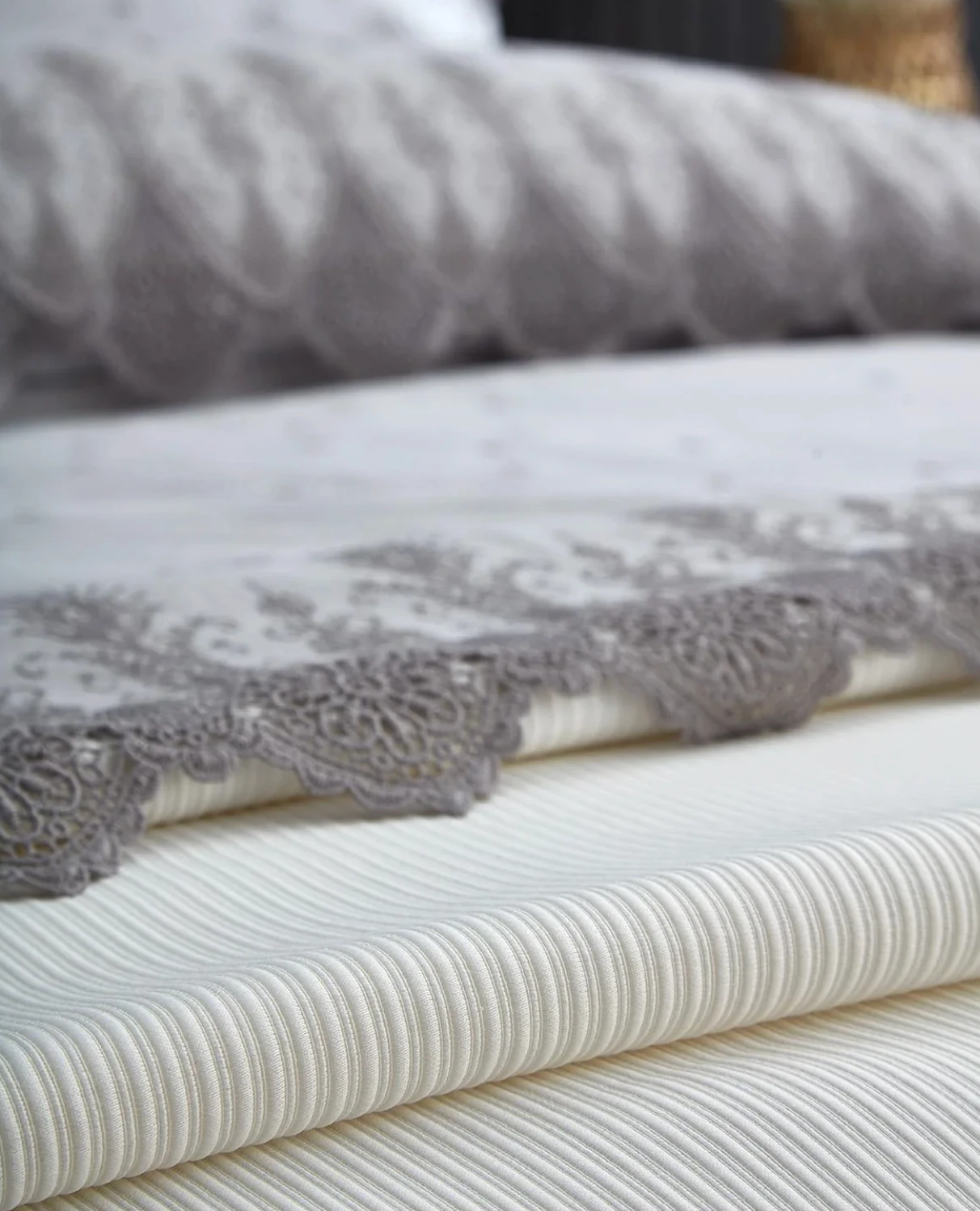 Nazik Home - Emma Dantelli Çift Kişilik 7 Parça Nevresim + Pike Set