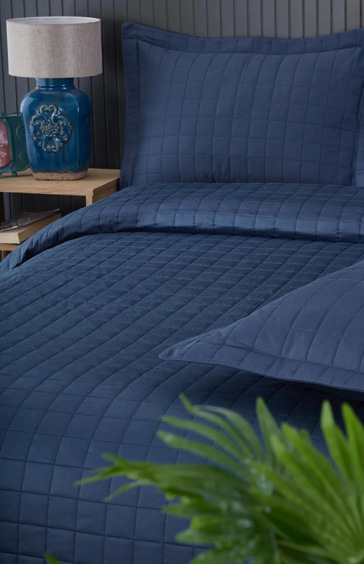Nazik Home - Girne Kapitoneli Çift Kişilik Yatak Örtüsü - Lacivert