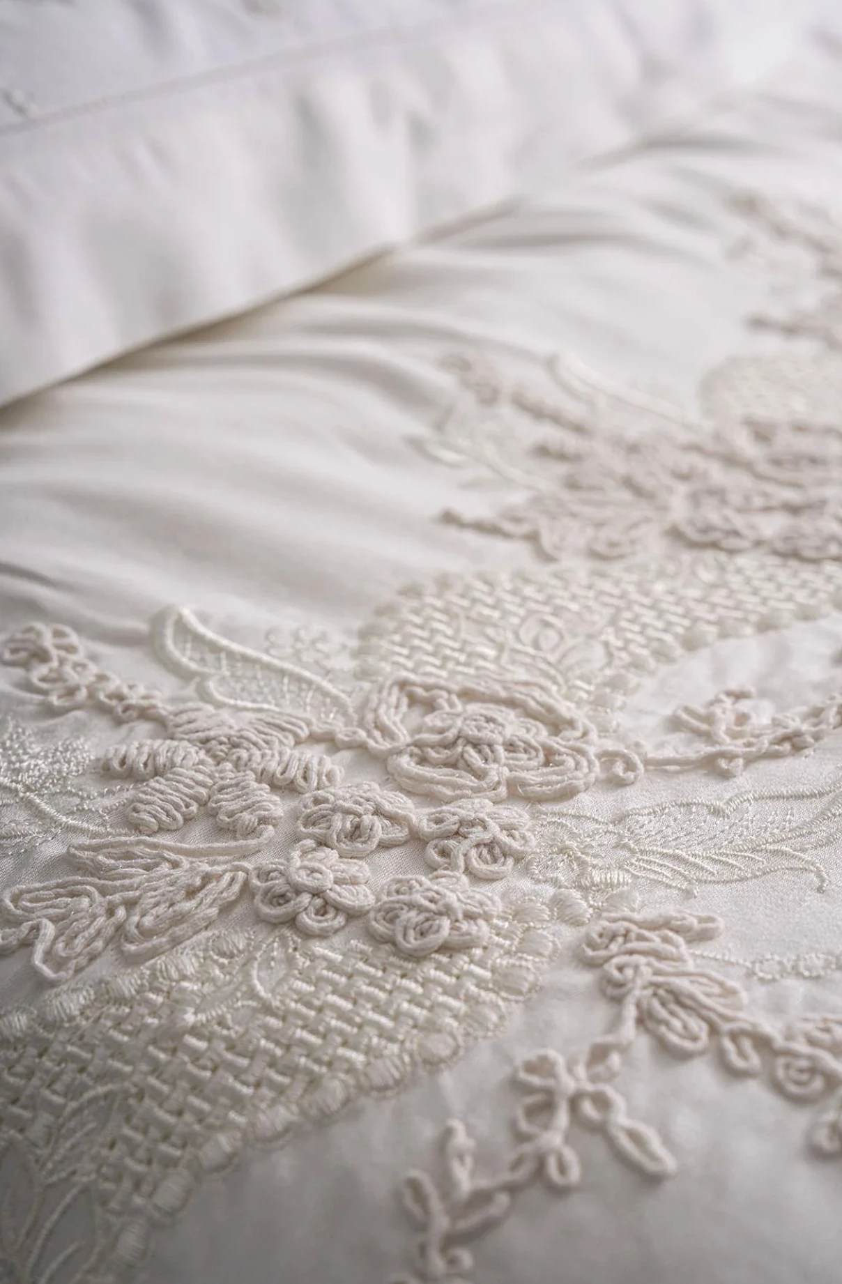 Nazik Home - Madeira 3 Boyutlu Örgü Çiçek İşlemeli Çift Kişilik 7 Parça Nevresim + Pike Set