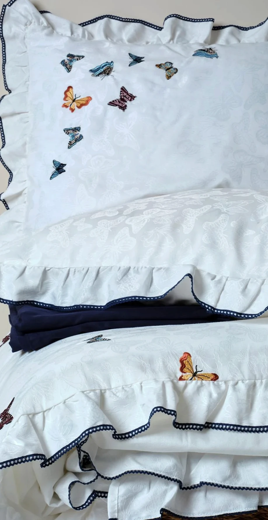 Nazik Home - Laura Kelebek Nakışlı Pamuk Saten Çift Kişilik Nevresim Takımı