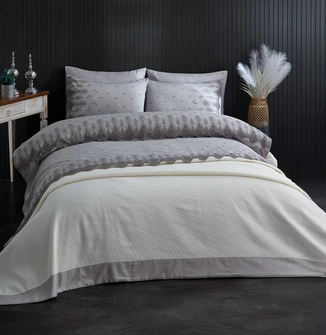 Nazik Home - Emma Dantelli Çift Kişilik 7 Parça Nevresim + Pike Set