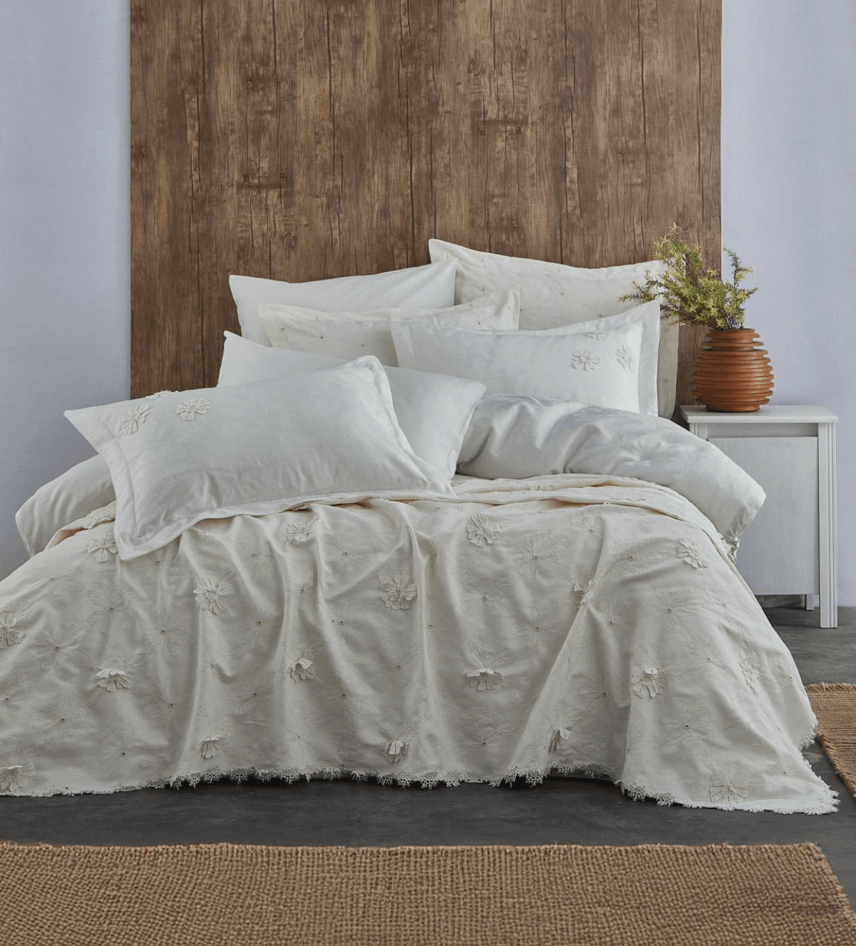 Nazik Home - Nergiz Çiçek İşlemeli Çift Kişilik 9 Parça Nevresim + Pike Set main variant image
