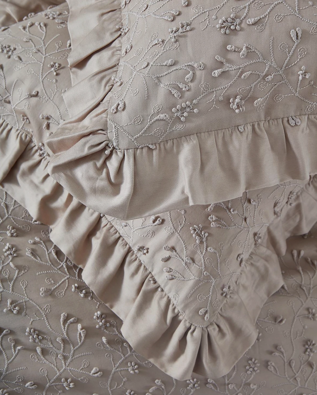 Nazik - Celine İşlemeli Pamuk Saten Çift Kişilik 6 Parça Nevresim Takımı