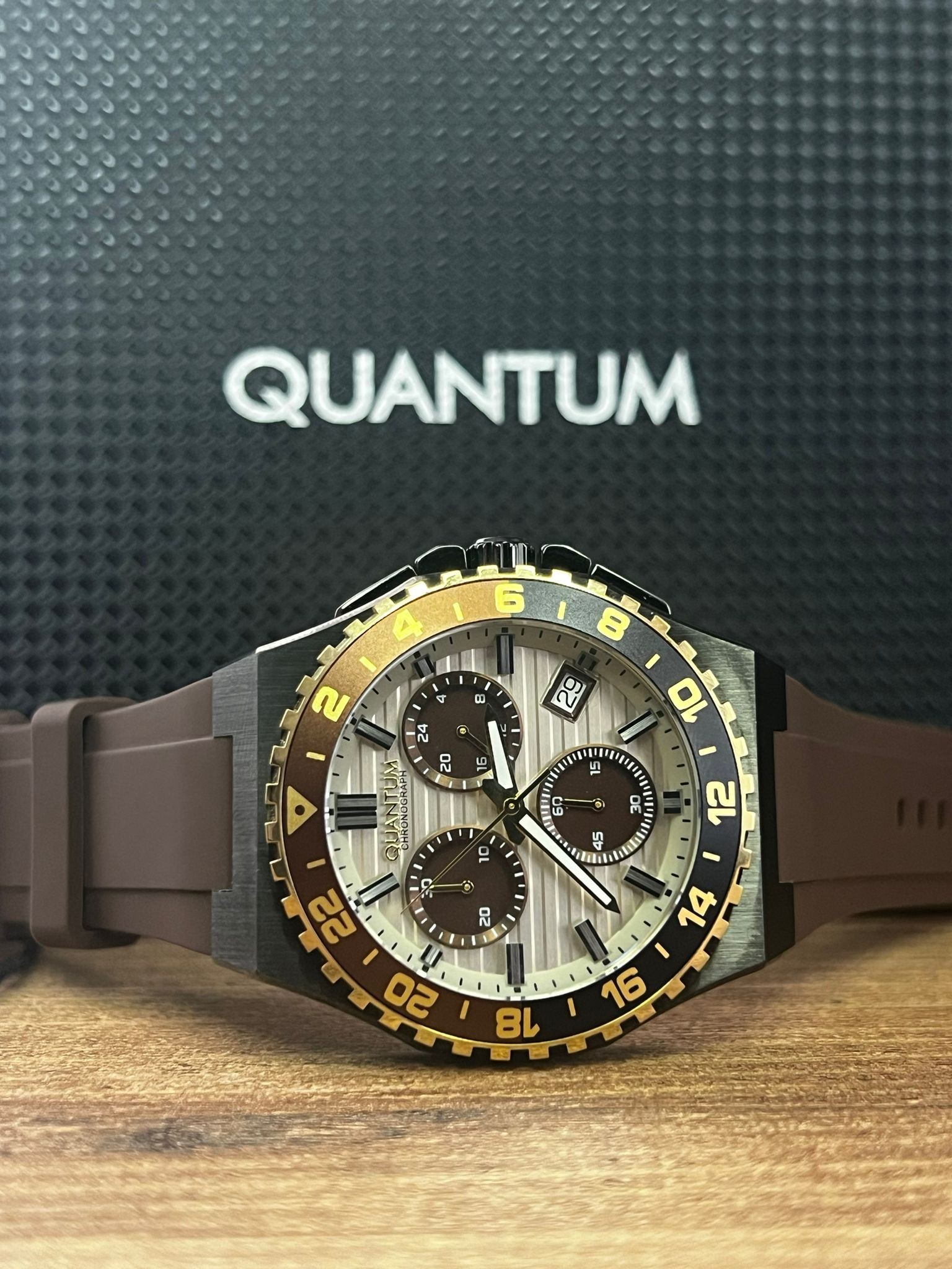 QUANTUM Powertech PWC147 – Gücün ve Stilin Yeni Yorumu QUANTUM SAAT