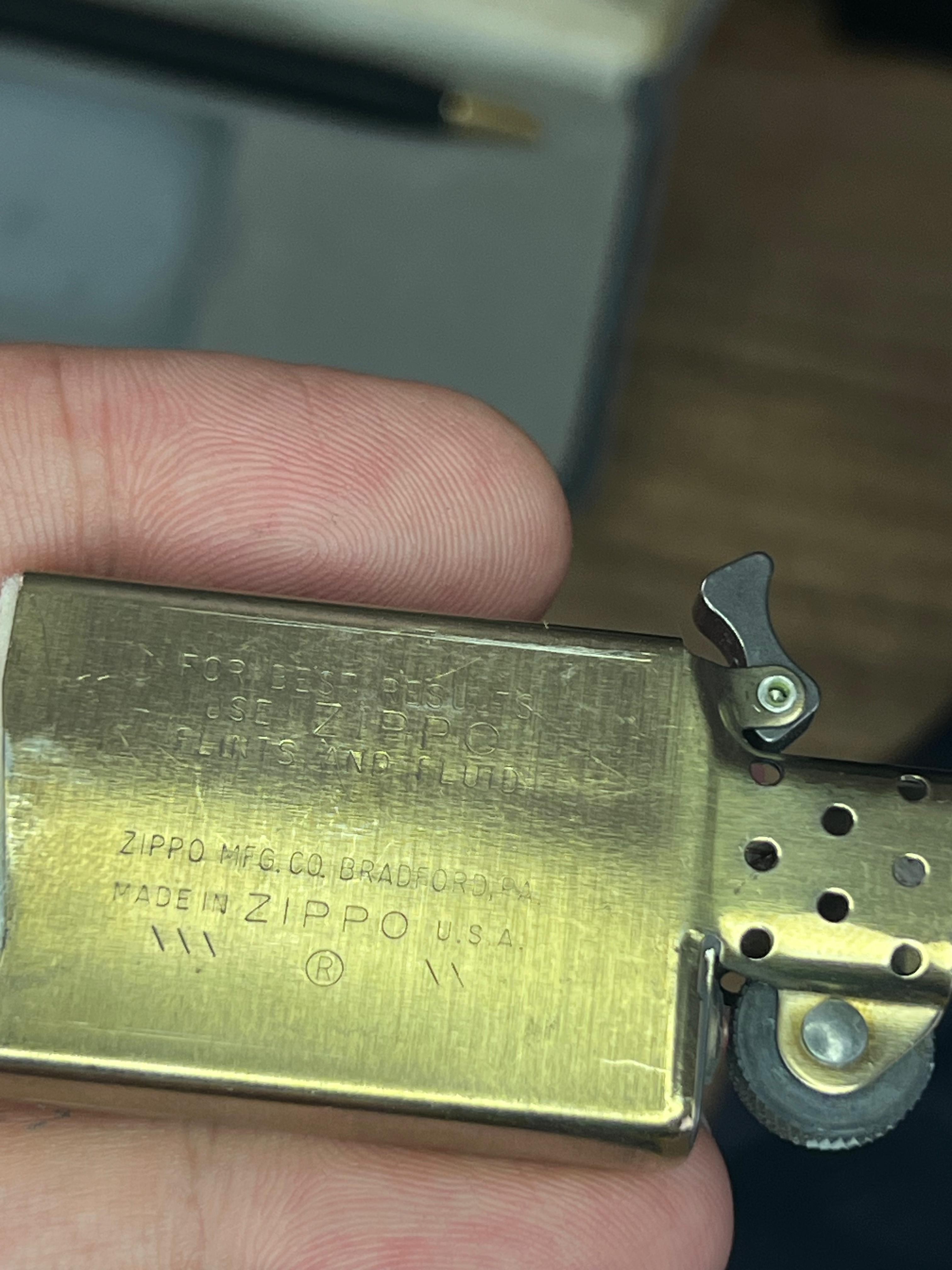 Zippo Slim & Kalem Seti – Mat Siyah & Altın Detaylı