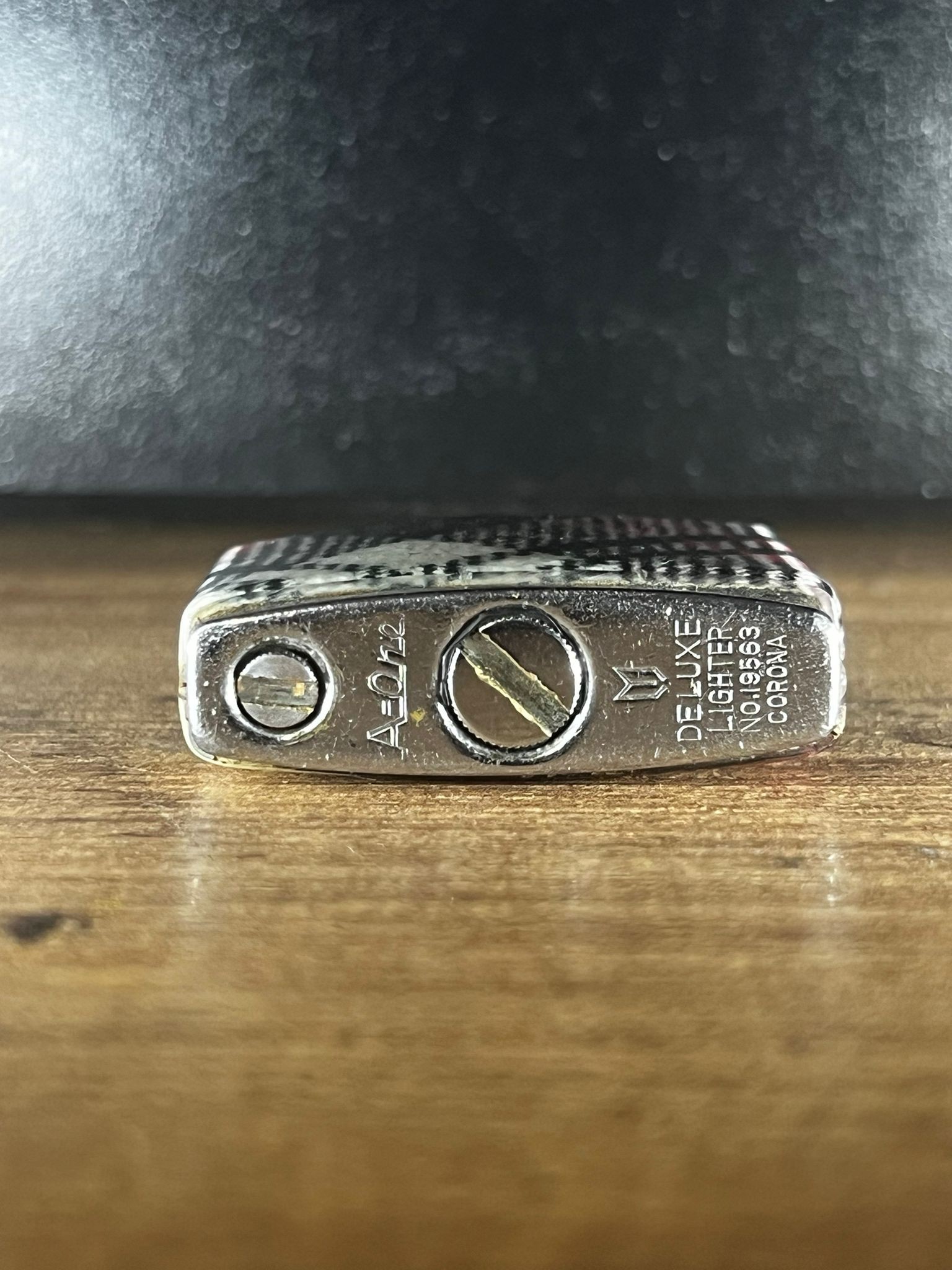 Corona Deluxe Ar-One – Vintage Ekose Kumaş Kaplama Model antika çakmak