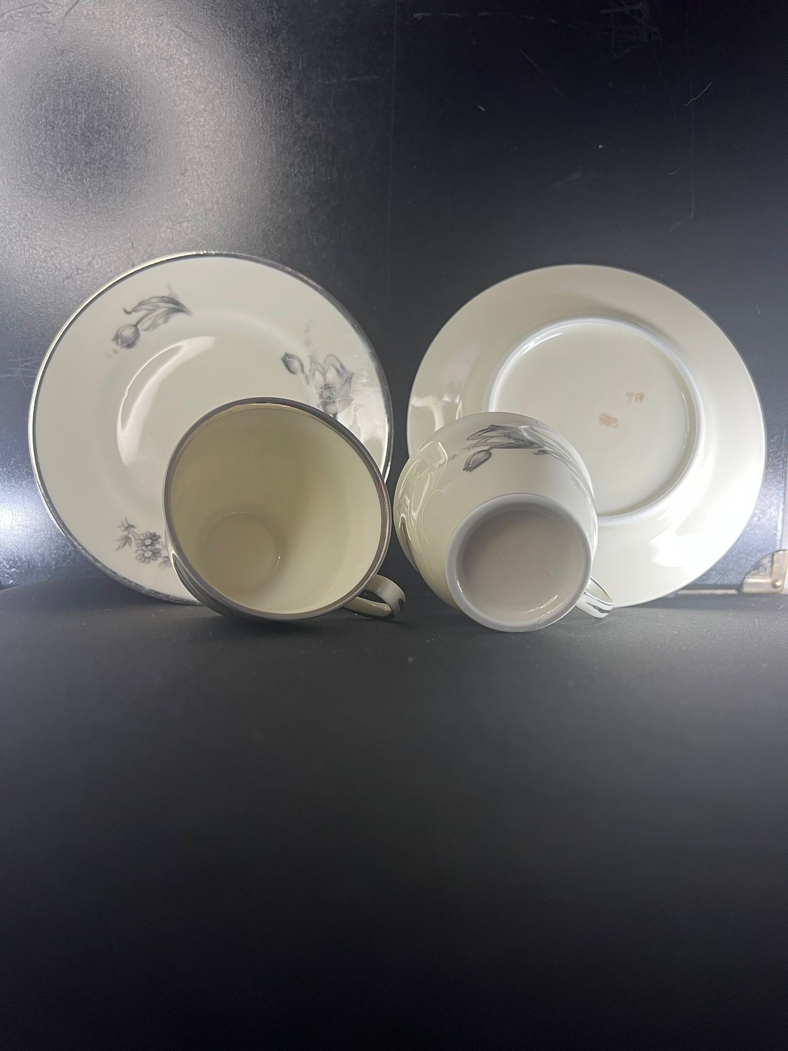 Lale Desenli Vintage Porselen 2’li Fincan & Tabak Takımı – Gümüş Yaldızlı Porselen Fincan 