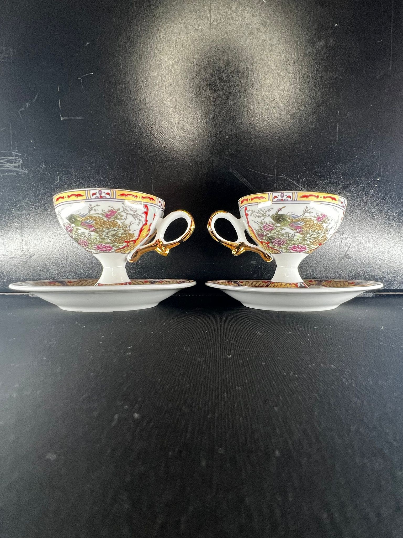 Vintage Kosova Fine China – Altın Yaldızlı Tavus Kuşu Desenli Porselen Çay Takımı (2 Kupa + 2 Tabak) Vintage Çay Takımı image