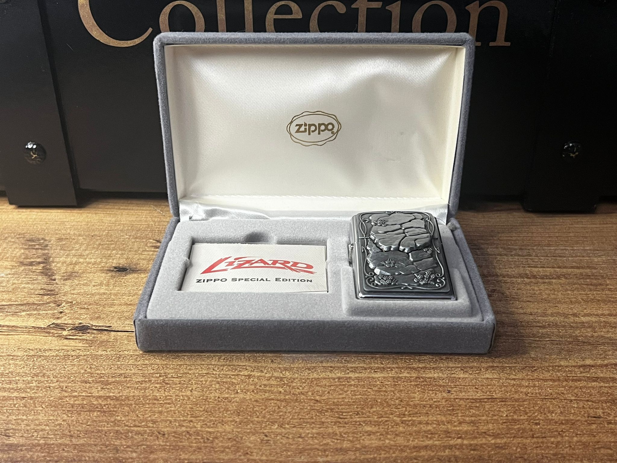 Lizard Special Edition – Taş Duvar Kabartmalı 3D Zippo Çakmak