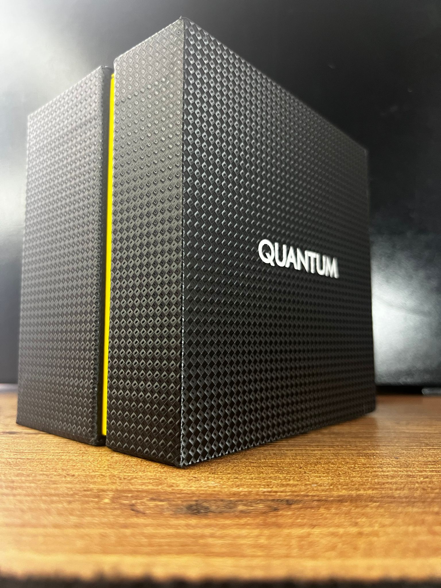QUANTUM Powertech PWC1108 – Cesur Renkler, Güçlü Stil QUANTUM SAAT