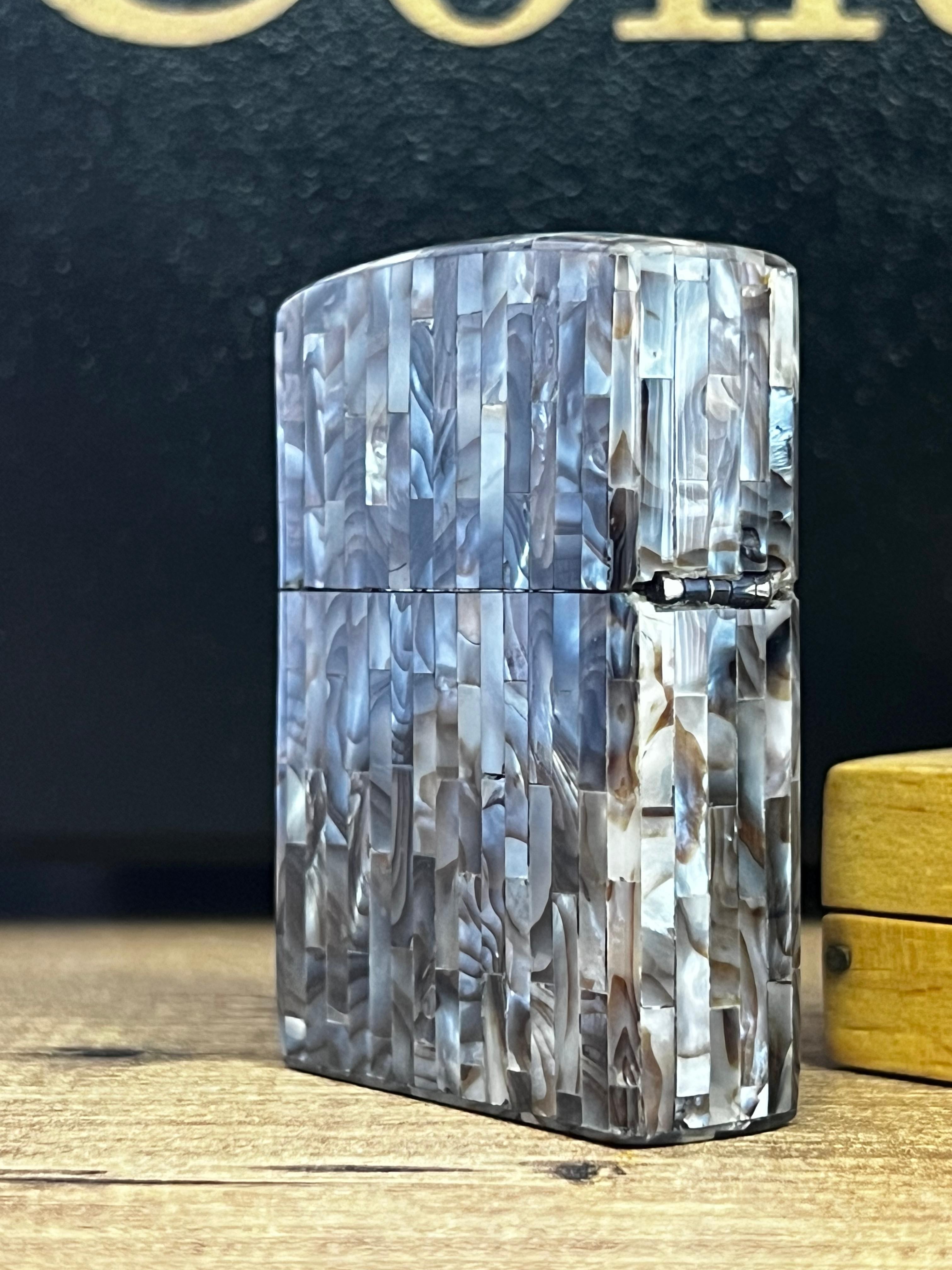 El İşçiliğinin Zarafeti Gerçek Sedef Kaplama Zippo