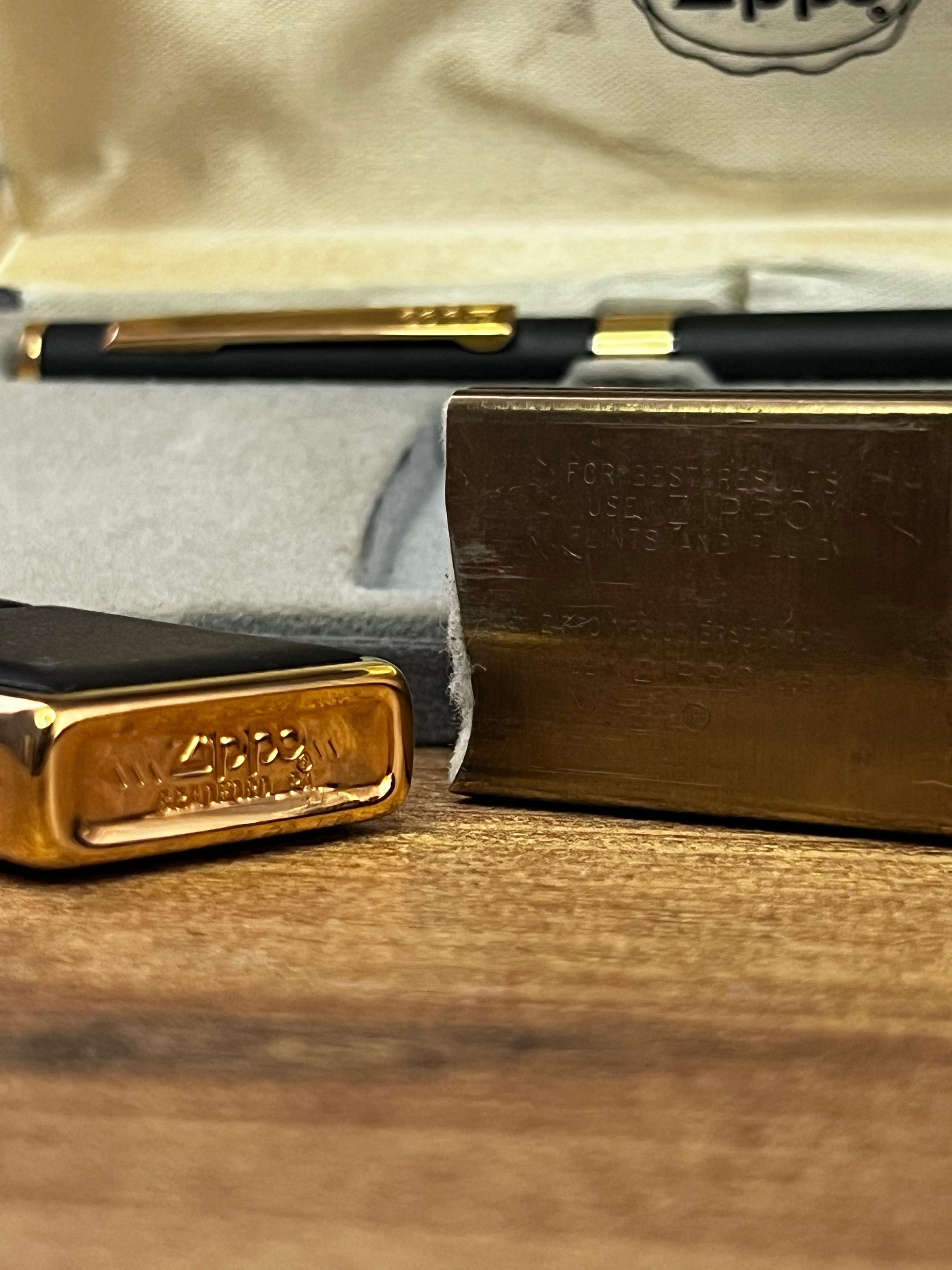 Zippo Slim & Kalem Seti – Mat Siyah & Altın Detaylı