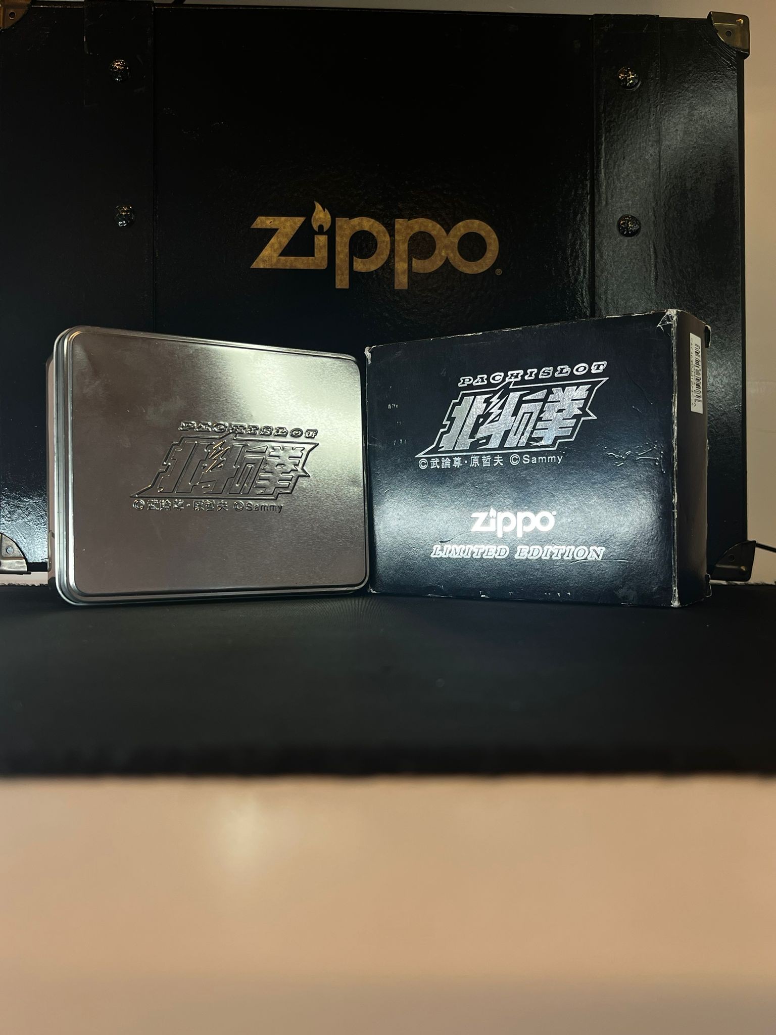 Efsane Geri Döndü – Pachislot × Hokuto no Ken Zippo Çakmak