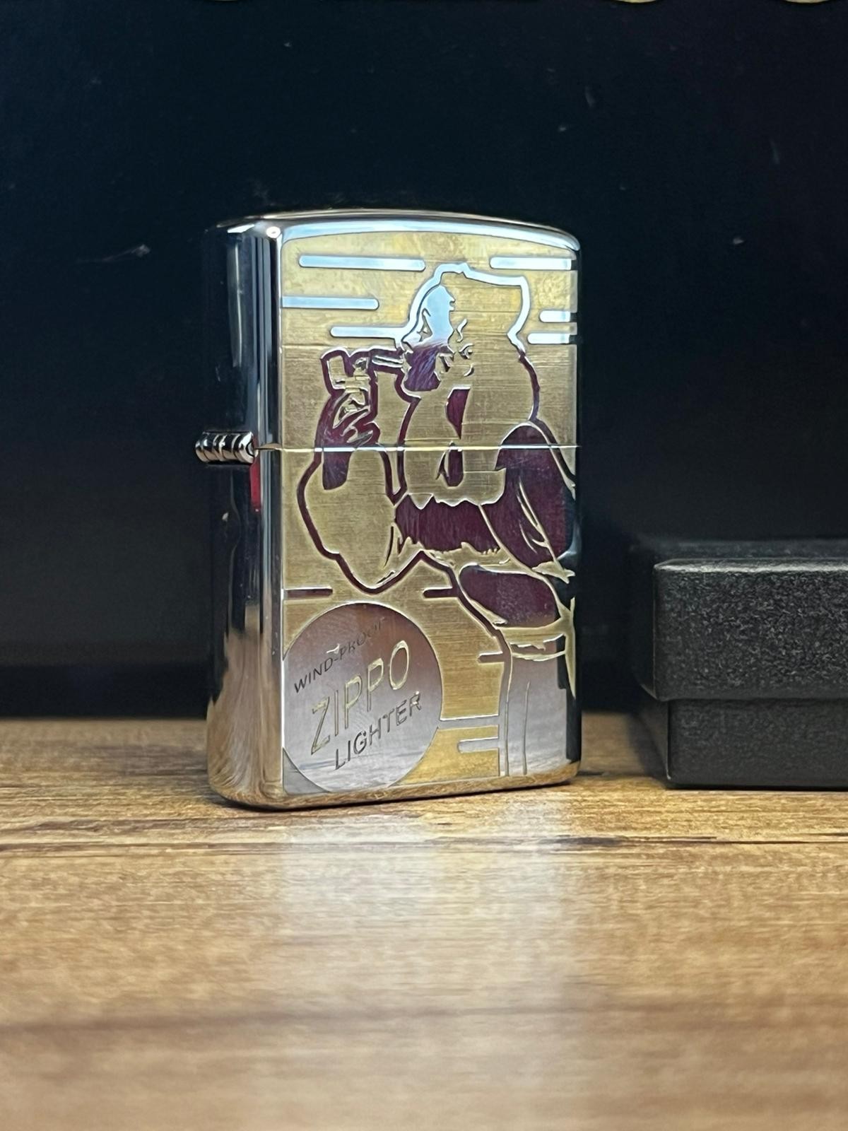 Zippo “Windy – İkonik Kadının Ateşle Dansı main variant image