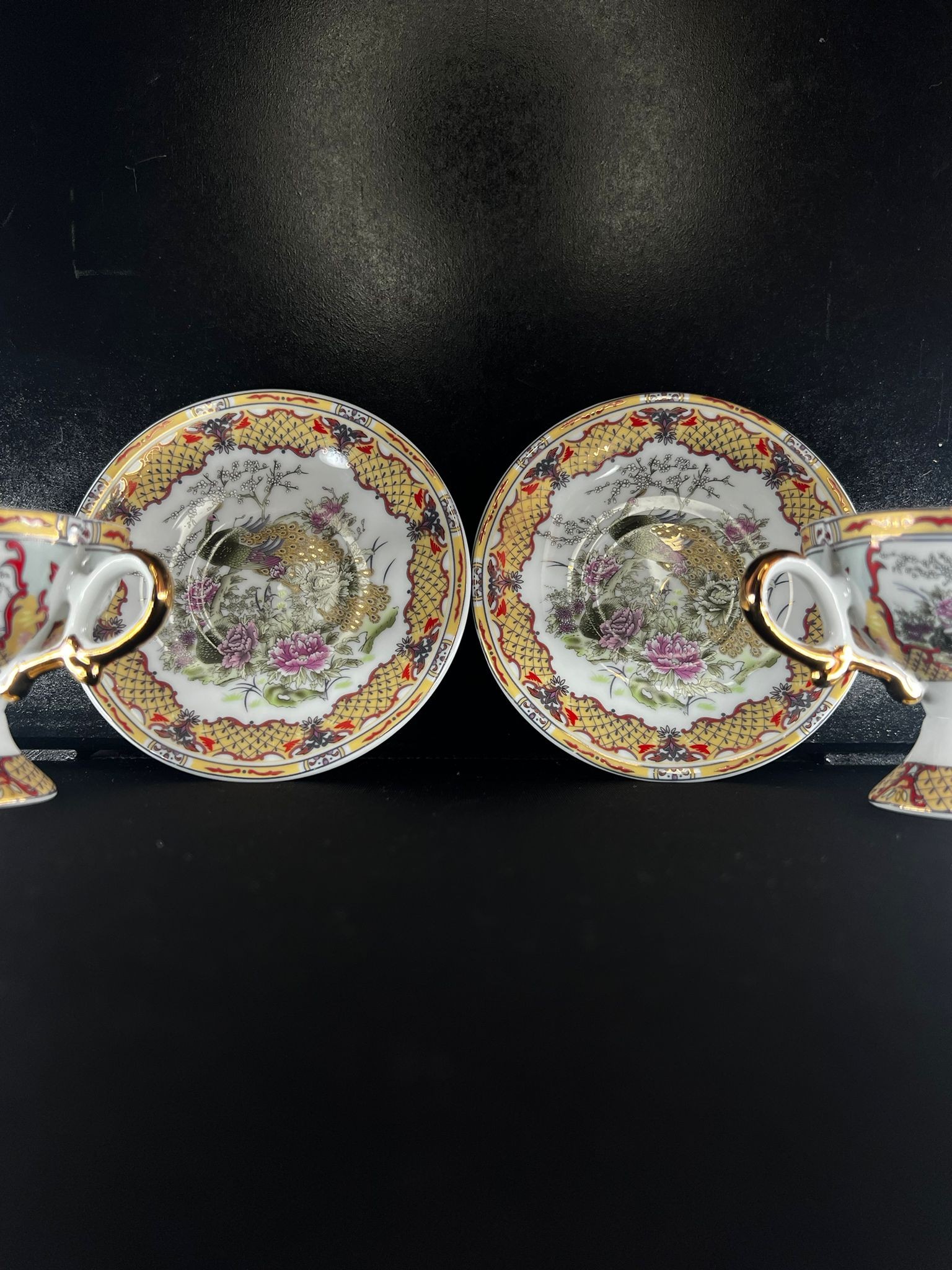 Vintage Kosova Fine China – Altın Yaldızlı Tavus Kuşu Desenli Porselen Çay Takımı (2 Kupa + 2 Tabak) Vintage Çay Takımı