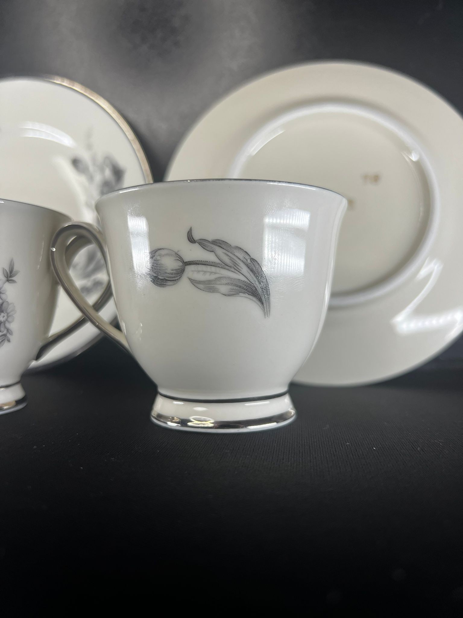 Lale Desenli Vintage Porselen 2’li Fincan & Tabak Takımı – Gümüş Yaldızlı Porselen Fincan 