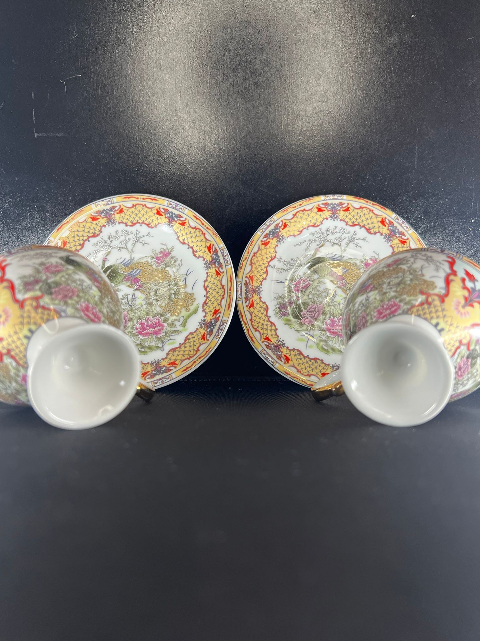Vintage Kosova Fine China – Altın Yaldızlı Tavus Kuşu Desenli Porselen Çay Takımı (2 Kupa + 2 Tabak) Vintage Çay Takımı