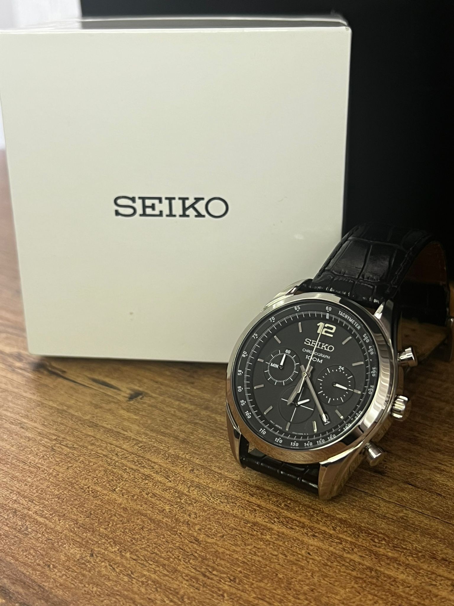 SEIKO Chronograph 10 BAR – Klasik Zarafetin Gücüyle!  SEIKO SAAT image