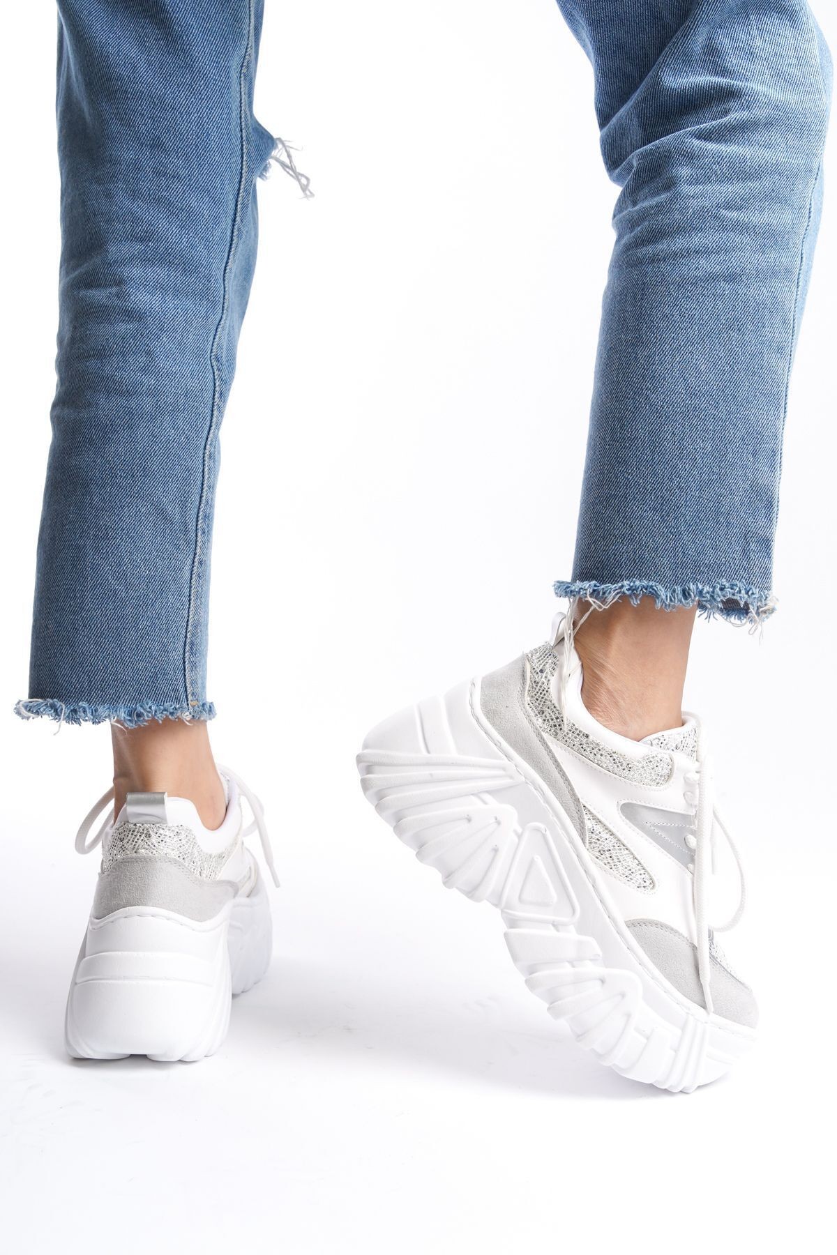 BEYAZ GRİ PIRILTI DETAYLI Bağcıklı Yüksek Taban Günlük Kadın Sneaker Spor Ayakkabı