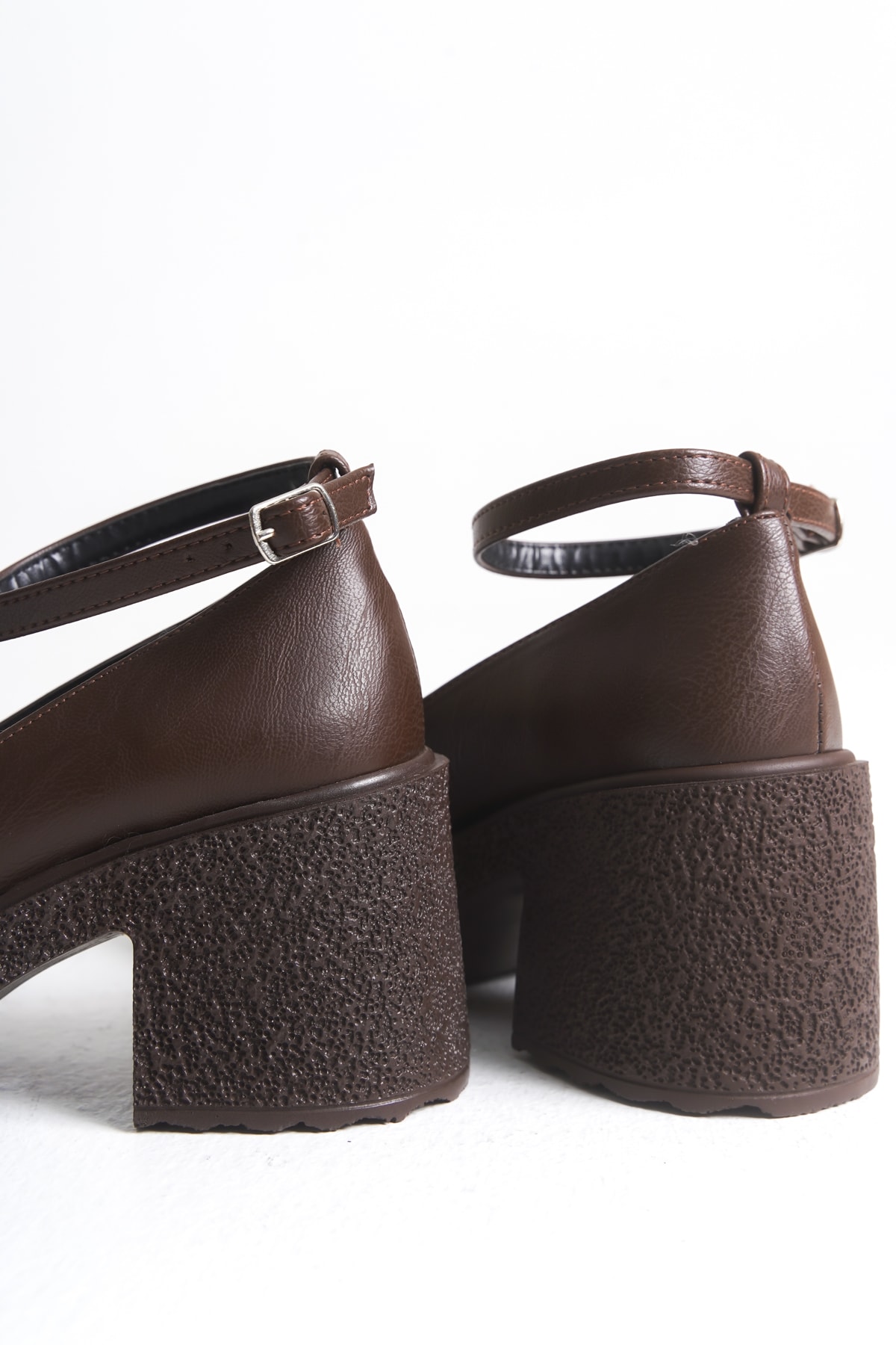 GUVY Kemer Detaylı Kadın Loafer Ayakkabı