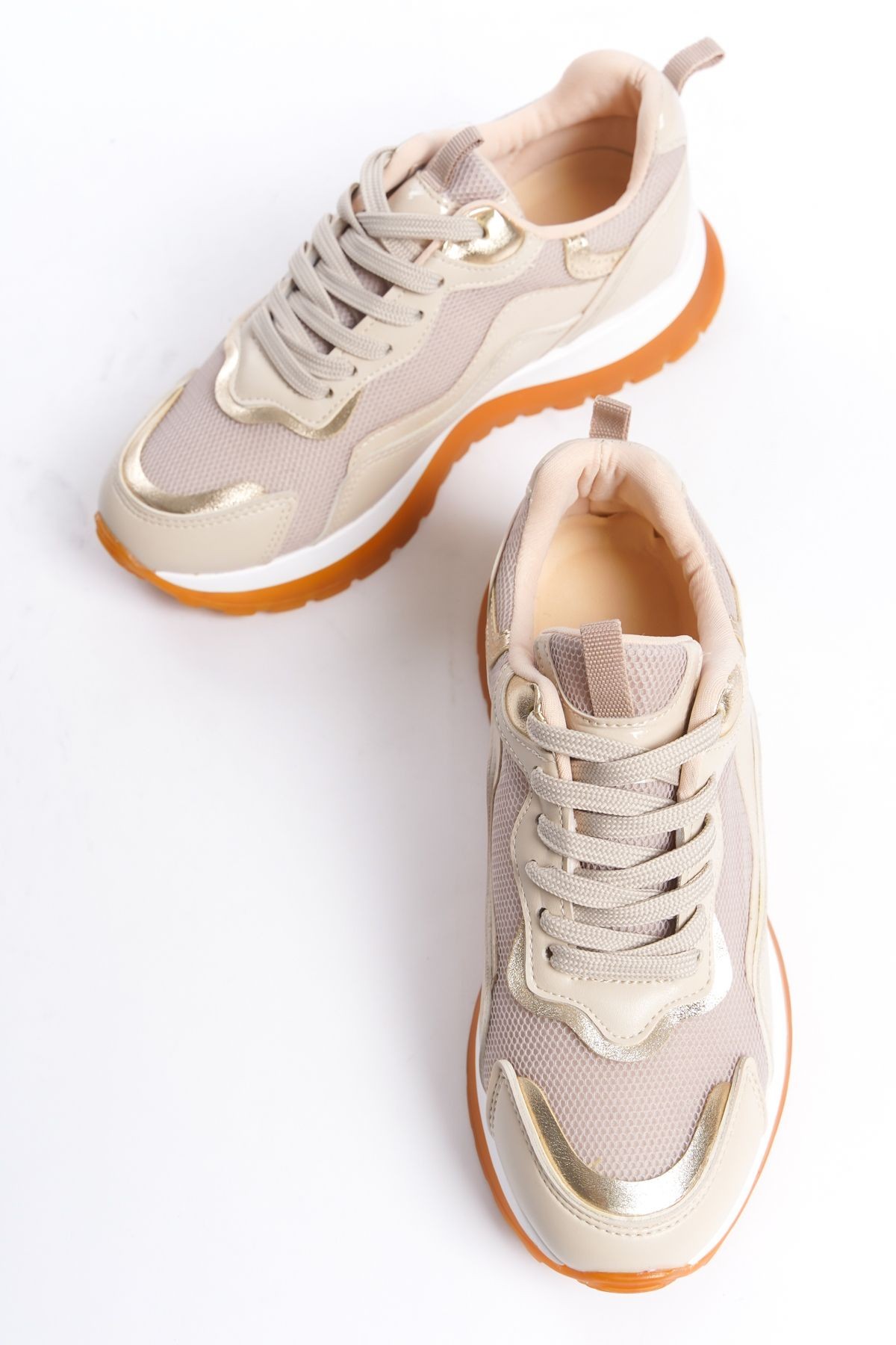 FARİS BEJ GOLD DETAYLI YÜKSEK TABAN SNEAKER