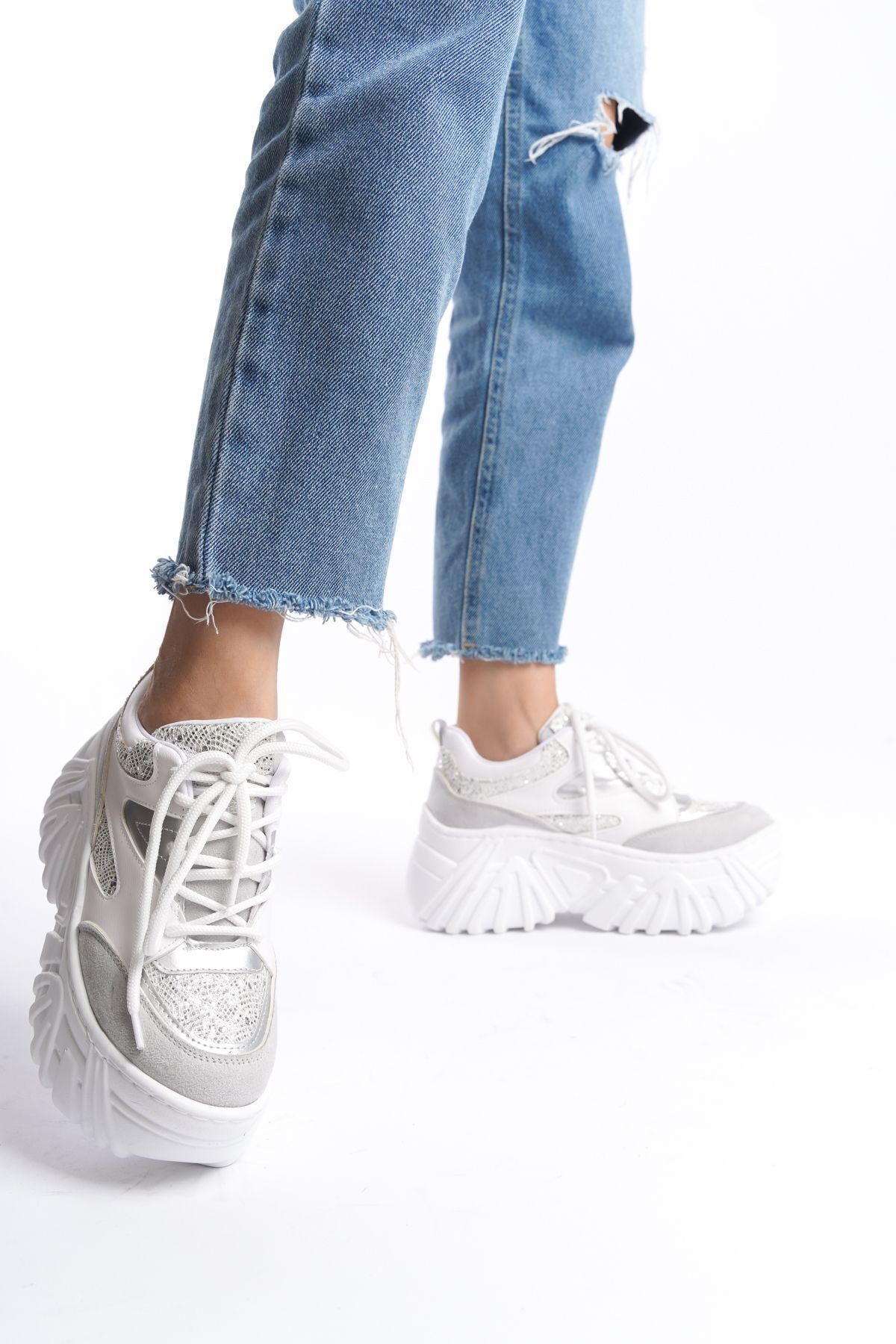 BEYAZ GRİ PIRILTI DETAYLI Bağcıklı Yüksek Taban Günlük Kadın Sneaker Spor Ayakkabı